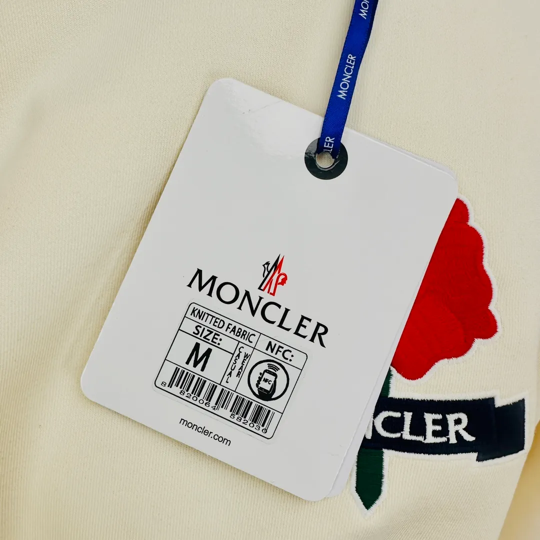 P280 Brand: Mengkou🤳𝐌𝐎𝐍𝐂𝐋𝐄𝐑 Fabric: ☑️Made of 440g double-strand pure cotton terry👕 Fabric: ☑️Thread with 1*1 double yarn thread. 🔜Comes with dyeing in the same tank. Craftsmanship: ☑️The embroidery uses 3D three-dimensional embroidery technology, 🇧🇫The original computer scan and print is restored 1:1. The pattern is clear and the needle count is dense. It is a rare high-end product on the market! 🇲🇩All three standards are complete! Size: ☑️S 〰️M 〰️L 〰️XL 〰️XXL