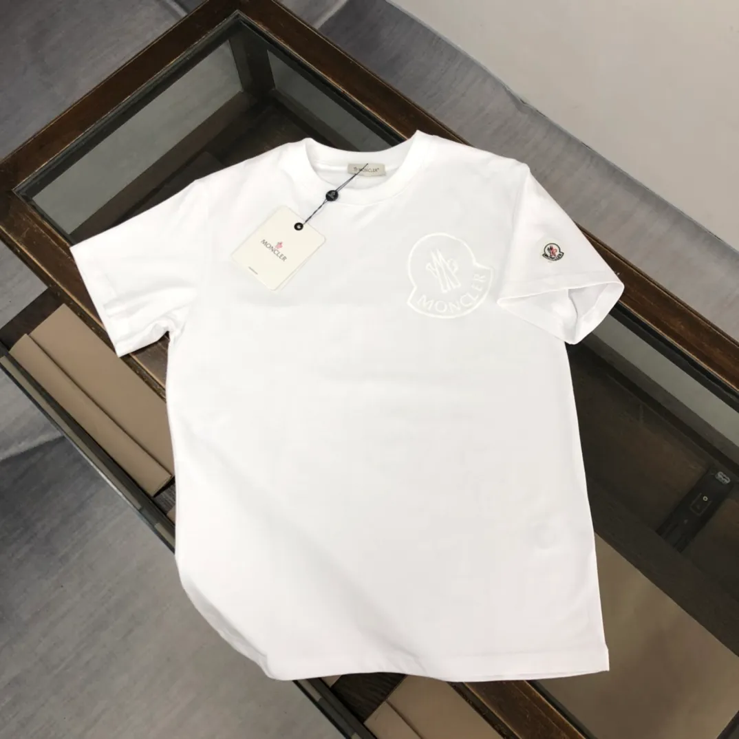 P160 Moncler 2025 new men's round neck short-sleeved couple T-shirt, new spring and summer product, high quality 🔥🔥Fashionable and versatile, customized imported fabrics, comfortable to wear, breathable, fashionable without losing personality, casual and casual upper body, handsome and stylish, showing the temperament of a big brand. All three standards are complete! ! Color: black white gray Size: S-XL (loose fit)