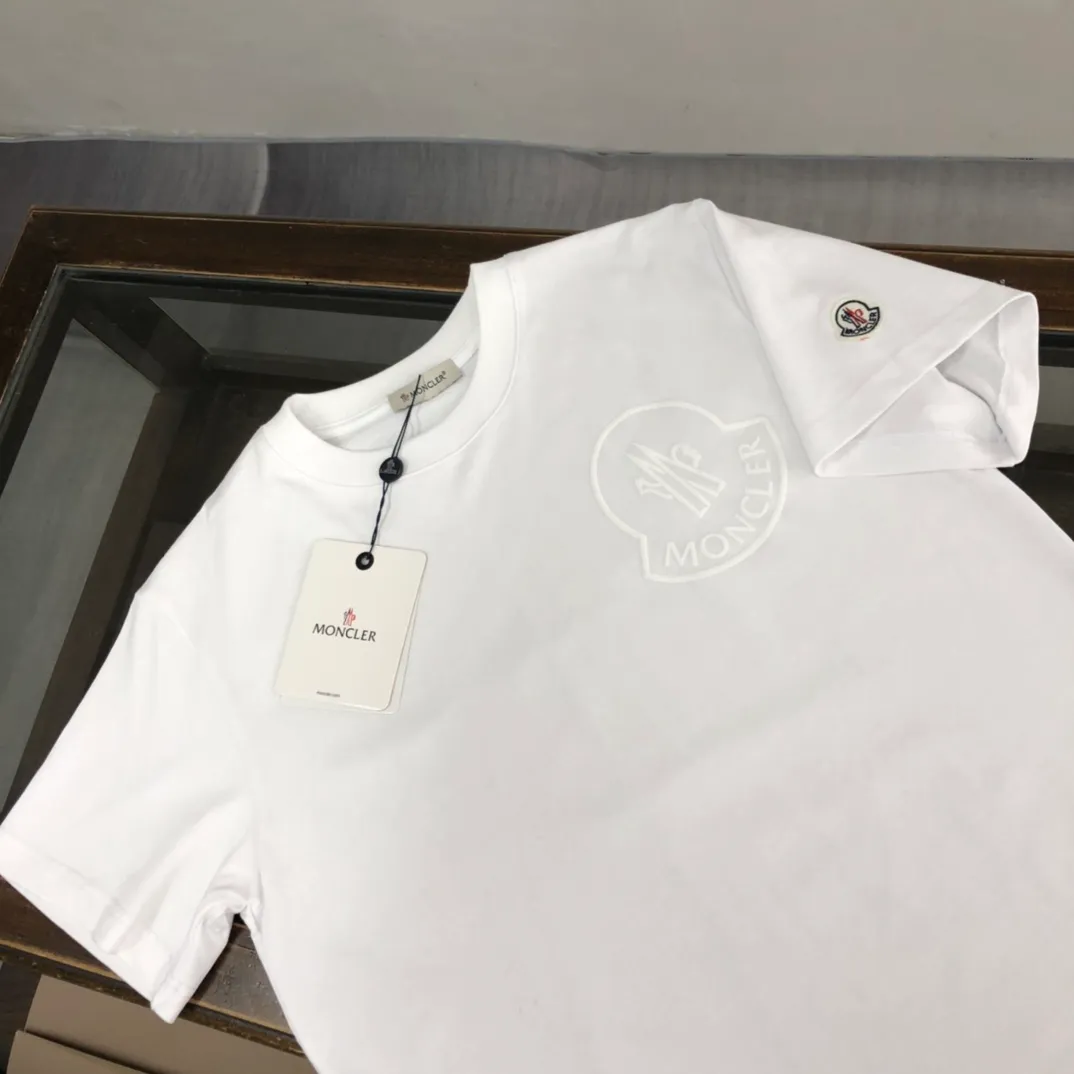 P160 Moncler 2025 new men's round neck short-sleeved couple T-shirt, new spring and summer product, high quality 🔥🔥Fashionable and versatile, customized imported fabrics, comfortable to wear, breathable, fashionable without losing personality, casual and casual upper body, handsome and stylish, showing the temperament of a big brand. All three standards are complete! ! Color: black white gray Size: S-XL (loose fit)