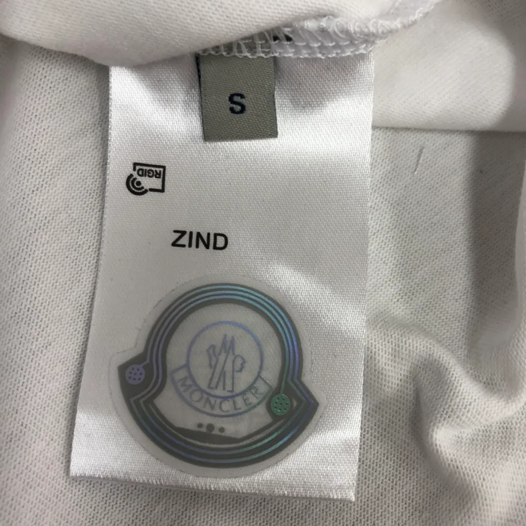 P160 Moncler 2025 new men's round neck short-sleeved couple T-shirt, new spring and summer product, high quality 🔥🔥Fashionable and versatile, customized imported fabrics, comfortable to wear, breathable, fashionable without losing personality, casual and casual upper body, handsome and stylish, showing the temperament of a big brand. All three standards are complete! ! Color: black white gray Size: S-XL (loose fit)