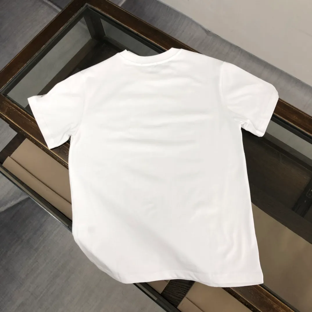 P160 Moncler 2025 new men's round neck short-sleeved couple T-shirt, new spring and summer product, high quality 🔥🔥Fashionable and versatile, customized imported fabrics, comfortable to wear, breathable, fashionable without losing personality, casual and casual upper body, handsome and stylish, showing the temperament of a big brand. All three standards are complete! ! Color: black white gray Size: S-XL (loose fit)