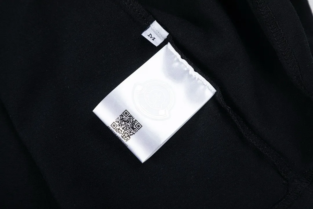 P150 Moncler 2026 early spring new style Imported high-density embroidered badge logo Customized small armband Same style for men and women Short-sleeved T-shirt ·Customized 300g 100% double yarn pure cotton fabric ·Dyeing 32 counts double-strand thread ·Collar label, hangtag, main mark and three labels complete Color: black Size: XS S M L