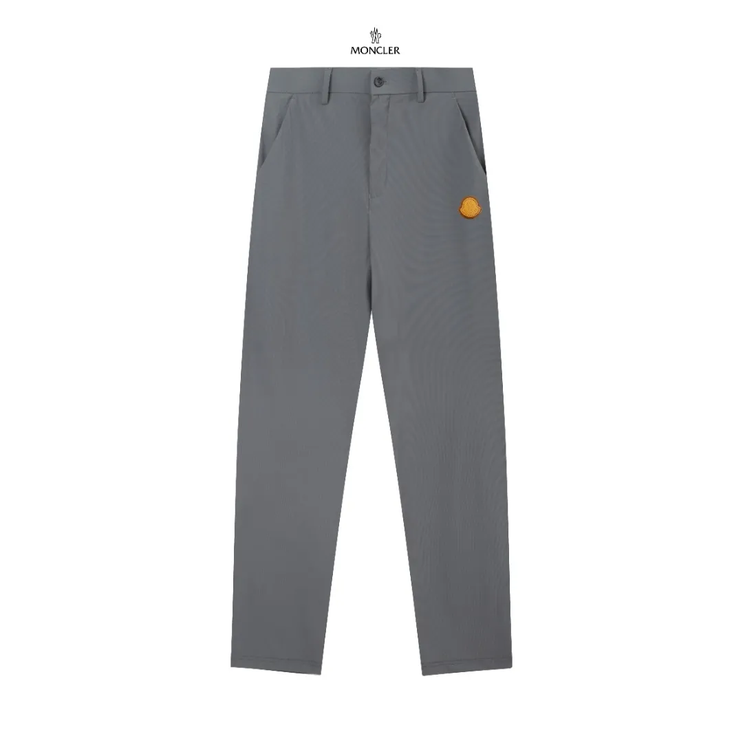 P250 Moncler spring and summer new model, two-color high-quality thin business casual fashionable ice silk trousers. Smooth, comfortable, anti-wrinkle and traceless good trousers. 🗯Soft texture, slightly elastic to the touch, cool ice silk trousers. Waist elastic band, fashionable version design. 🗯 Neat and neat line routing, suitable for both business and leisure! It can be easily controlled by all body types. Two classic colors are available. 🗯New summer product. Versatile and easy to match. The upper body is very simple, handsome and stylish. Both men and women can easily control it. Color: Black Gray Size: M-XXXL