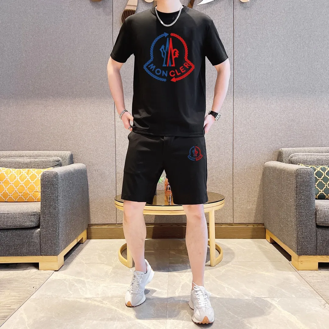 P290 💰 Brand [MONCLER] 2025 new men’s short-sleeved shorts suit! Synchronous sales on the official website! High-end version on the market! It feels delicate and soft! Make you more comfortable to wear! The draped silhouette is awesome! Size: M-5XL (please state your height and weight when placing an order)