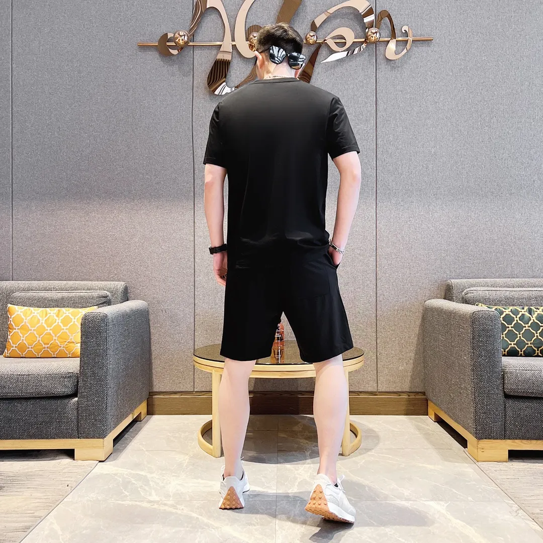 P290 💰 Brand [MONCLER] 2025 new men’s short-sleeved shorts suit! Synchronous sales on the official website! High-end version on the market! It feels delicate and soft! Make you more comfortable to wear! The draped silhouette is awesome! Size: M-5XL (please state your height and weight when placing an order)