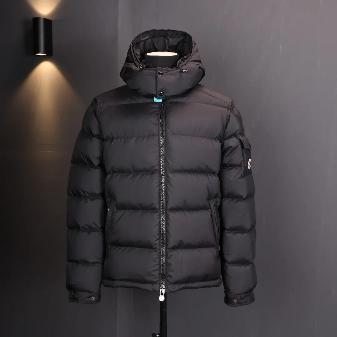 P1120 Moncler Maya series FW25 Maya matte sleeve pocket logo logo comfortable removable hood short down jacket, same style for men and women