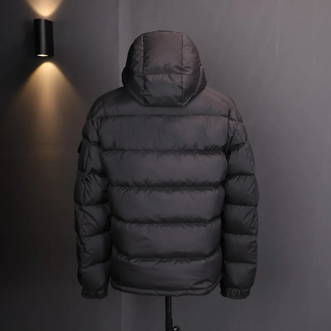 P1120 Moncler Maya series FW25 Maya matte sleeve pocket logo logo comfortable removable hood short down jacket, same style for men and women