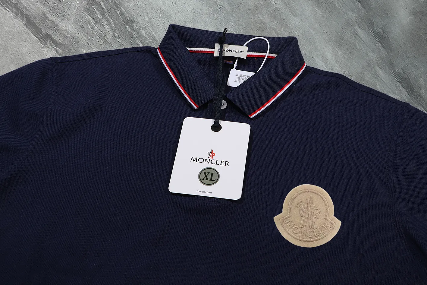 P190 Complete with three standards] MONCLER~ MONCLER 2024 summer new high-quality lapel short-sleeved POLO shirt, counter-customized fabric, high breathability and comfort, impeccable details, brand element design concept, reflecting high quality. It feels delicate and soft! It presents a casual cut and the upper body shape is great! The chest is filled with three-dimensional embroidery of the brand LOGO to highlight quality and luxury. Color: black/white Size: M~3XL
