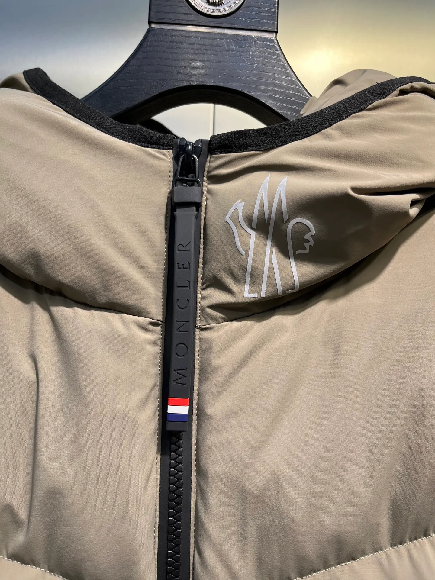 P1080 𝑴𝒐𝒏𝒄𝒍𝒆𝒓 / Grenoble Arcesaz Hooded Comfortable Zipper Closure Loose Long Sleeve Down Jacket / Men's Size: 1 2 3 4 5 Product Color: Black Light Brown