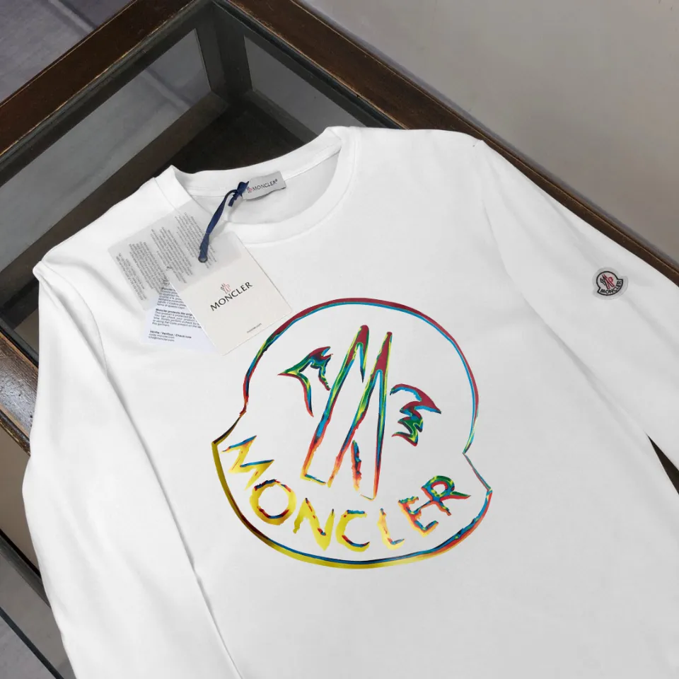 P180, a non-off-the-shelf model, you can trust it. Moncler printed long-sleeved T-shirt, 240g breathable cotton fabric, very soft and comfortable texture, does not shrink, does not deform, does not ball), can be worn alone as a base layer. Original customized accessories, collar label, care mark, hangtag, packaging (perfect details) Color: White Black Size: XS S M L