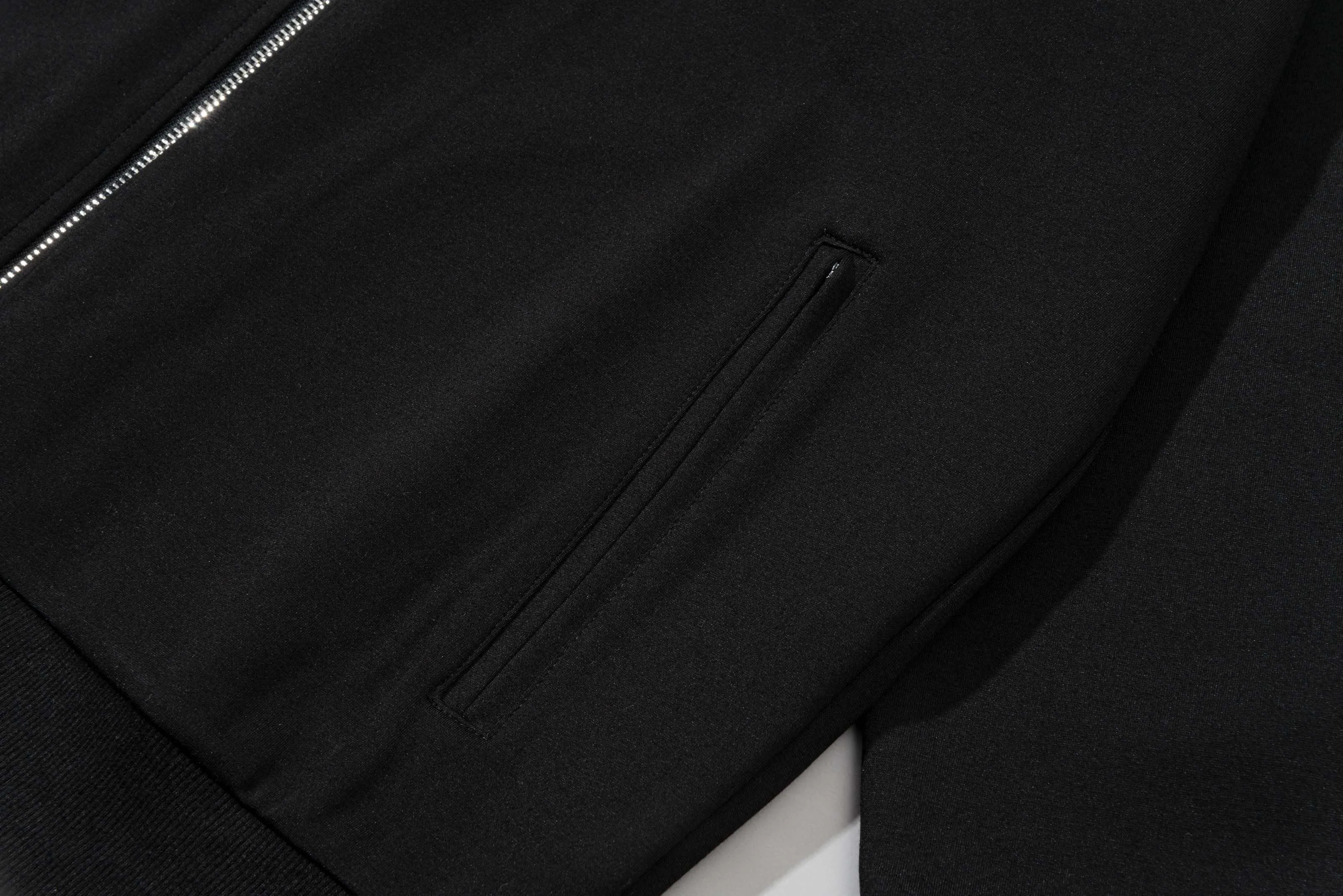 P270 MONCLER/muzzle Customized fabric suit casual sweatpants Simple side webbing splicing technology brand small chapter logo LOGO Official synchronization High version High quality Fashion personality Versatile trend Pure original quality Original fabric Hang tag Collar label Washed wheat Complete three standards Color: Black. Blue. Gray. Size: S-2XL