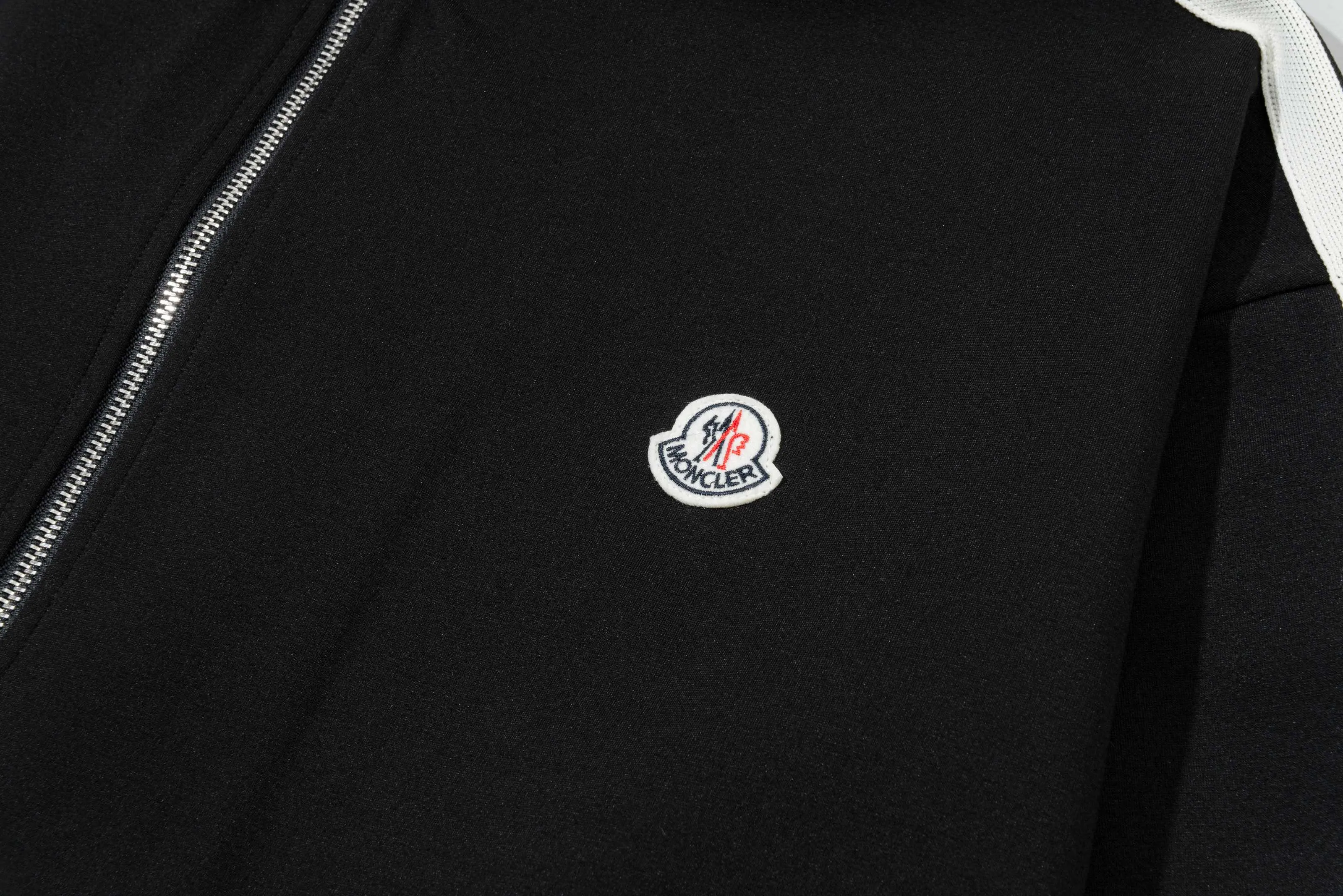 P270 MONCLER/muzzle Customized fabric suit casual sweatpants Simple side webbing splicing technology brand small chapter logo LOGO Official synchronization High version High quality Fashion personality Versatile trend Pure original quality Original fabric Hang tag Collar label Washed wheat Complete three standards Color: Black. Blue. Gray. Size: S-2XL