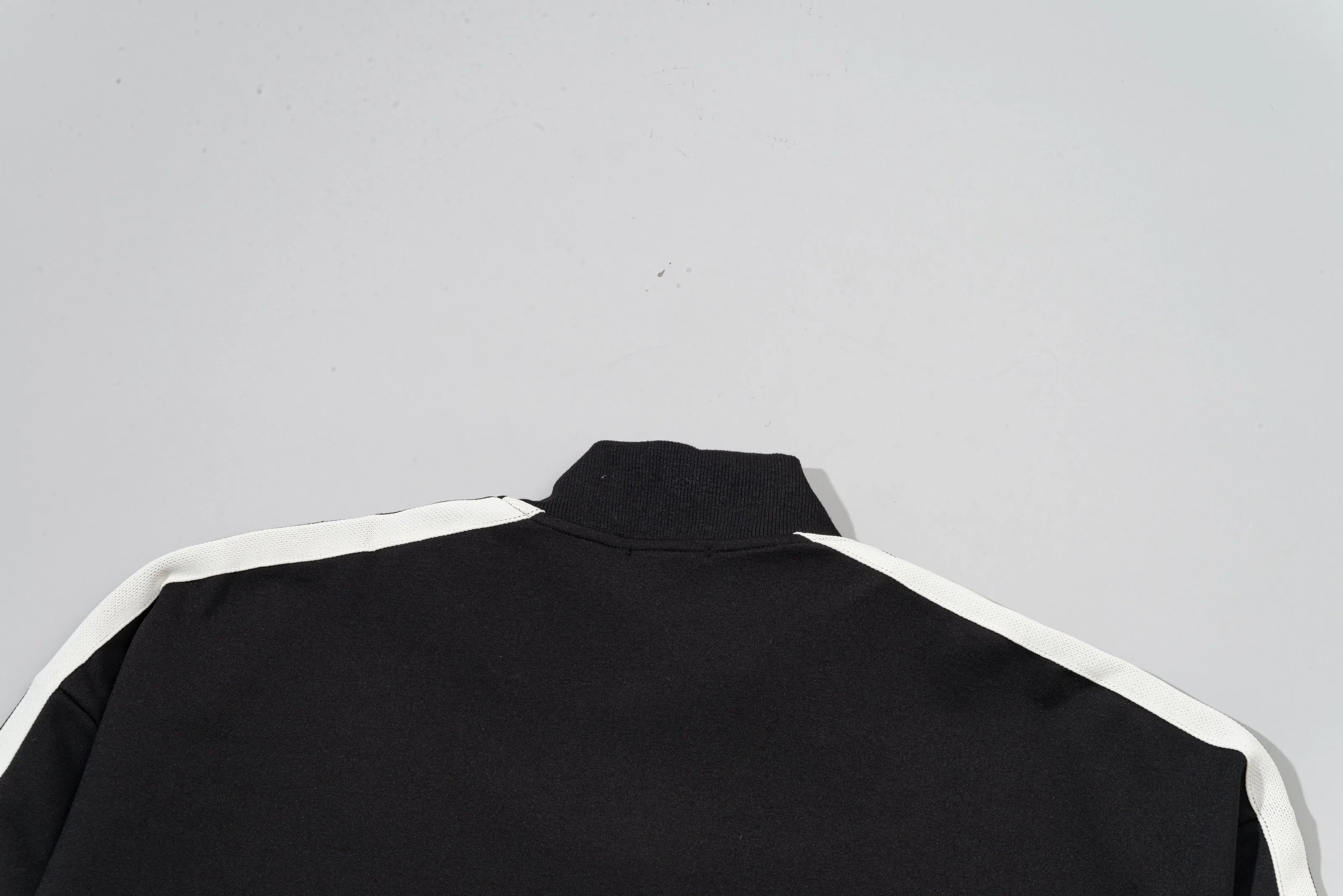 P270 MONCLER/muzzle Customized fabric suit casual sweatpants Simple side webbing splicing technology brand small chapter logo LOGO Official synchronization High version High quality Fashion personality Versatile trend Pure original quality Original fabric Hang tag Collar label Washed wheat Complete three standards Color: Black. Blue. Gray. Size: S-2XL