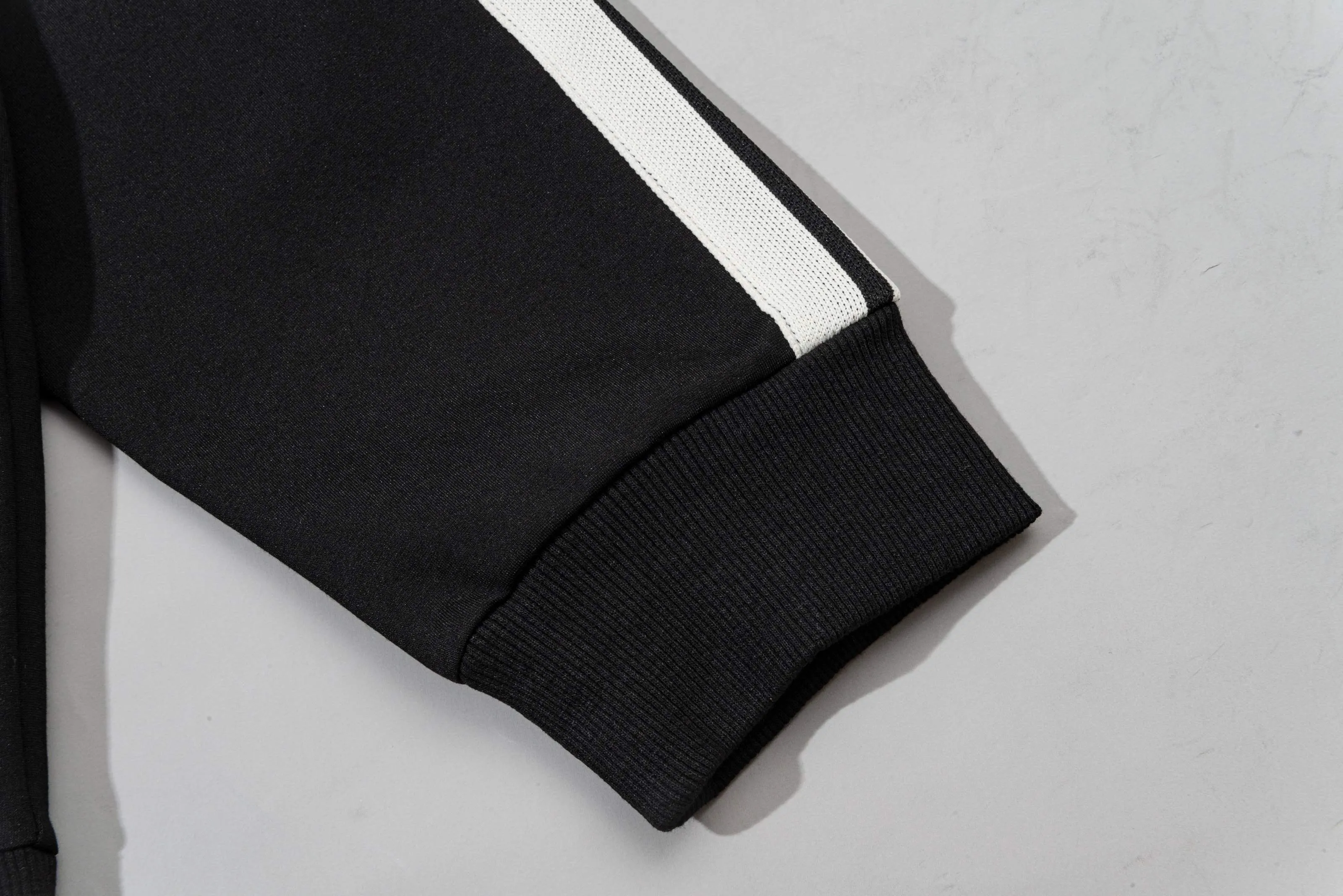P270 MONCLER/muzzle Customized fabric suit casual sweatpants Simple side webbing splicing technology brand small chapter logo LOGO Official synchronization High version High quality Fashion personality Versatile trend Pure original quality Original fabric Hang tag Collar label Washed wheat Complete three standards Color: Black. Blue. Gray. Size: S-2XL
