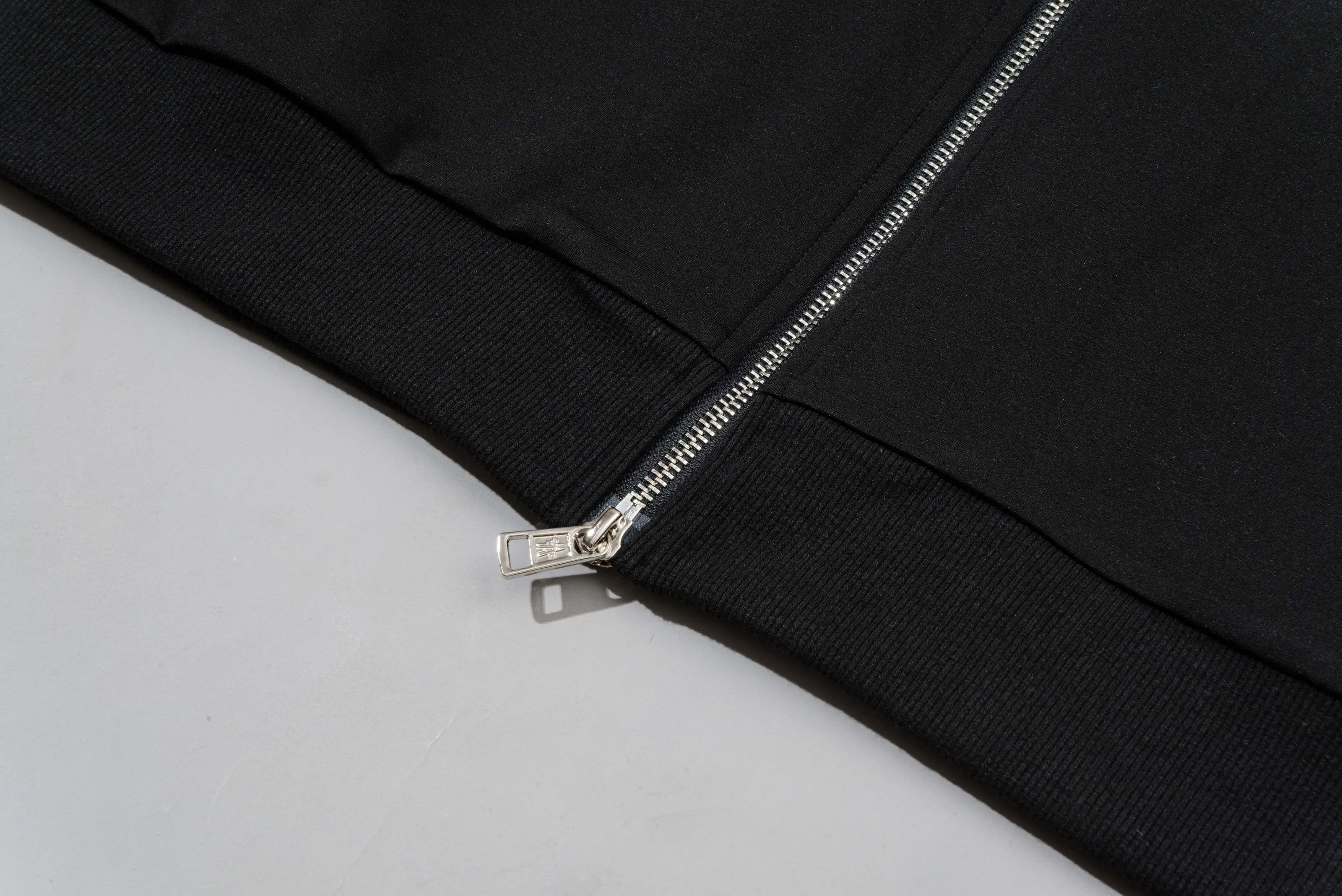 P270 MONCLER/muzzle Customized fabric suit casual sweatpants Simple side webbing splicing technology brand small chapter logo LOGO Official synchronization High version High quality Fashion personality Versatile trend Pure original quality Original fabric Hang tag Collar label Washed wheat Complete three standards Color: Black. Blue. Gray. Size: S-2XL