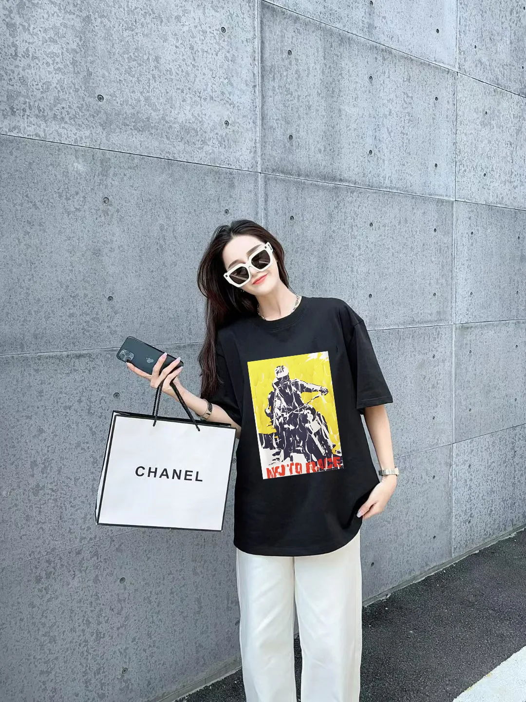 P140 🔥 [MONCLER] 2025FW short-sleeved T-shirt with badge + LOGO, high-end 26s double yarn 300g fabric, heavy fabric, custom stretcher rib, same vat and dye, complete three standards, same style for men and women, color: black, white, size: S M L XL 2XL
