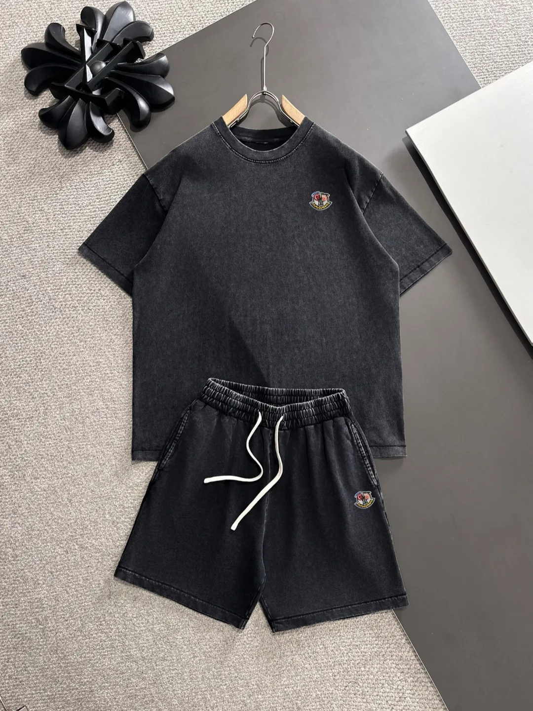 Next day shipping P460 MONCLER/Mongolian high quality 2025 spring and summer new casual heavy industry suit exclusively developed by yb! High quality production! Imported custom-made fabrics for foreign orders, with high breathability and comfort, impeccable details, brand element design concept, delicate and soft feel! It presents a casual cut and the upper body shape is great! On sale simultaneously on the official website! From a high-end men's positioning brand, the low-key luxury taste is irresistible! Exquisite workmanship and impeccable quality! The overall style is simple, fashionable and timeless, fully meeting the requirements of stylish and tasteful dressing! Size: S-XXL