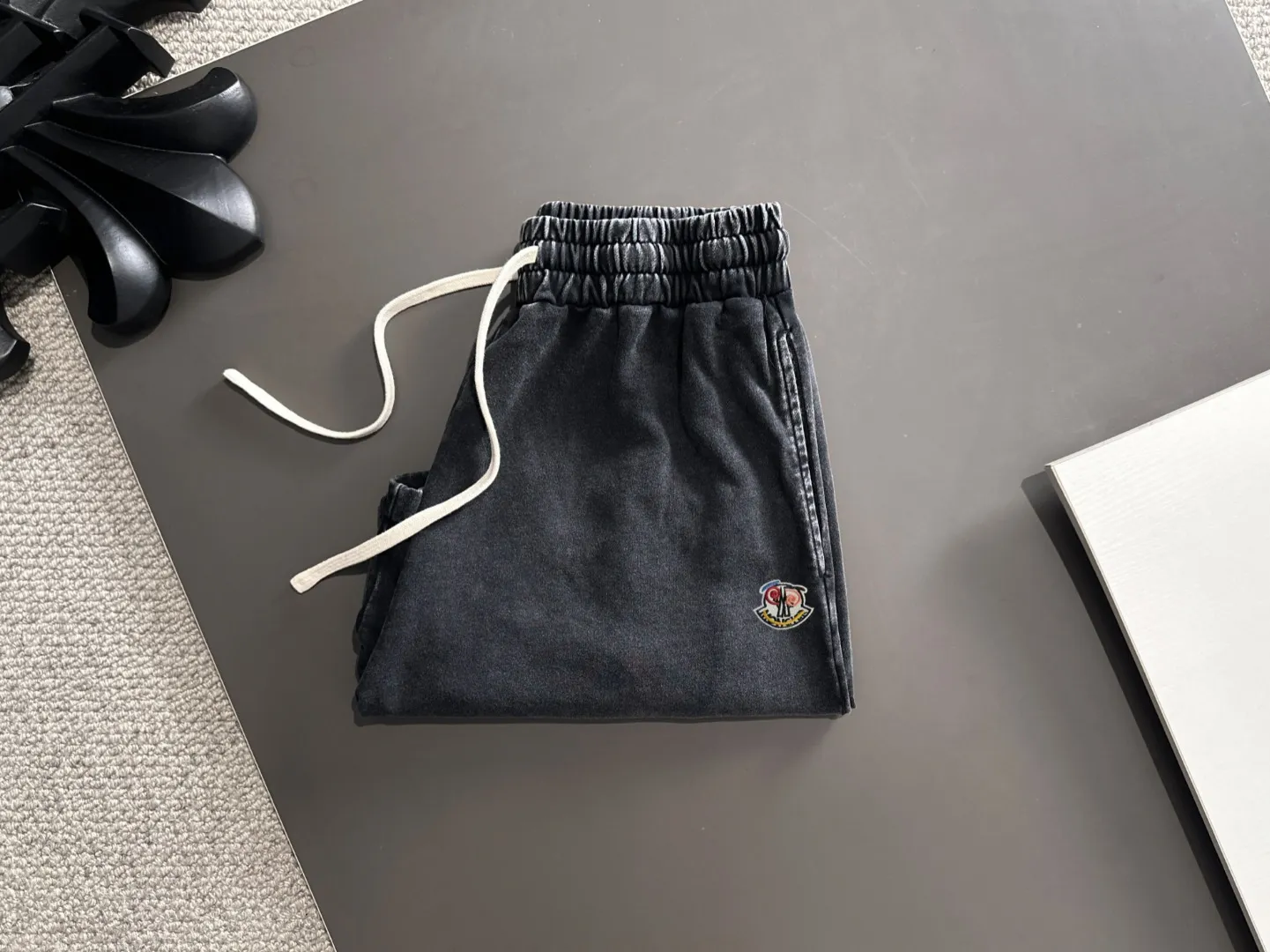 Next day shipping P460 MONCLER/Mongolian high quality 2025 spring and summer new casual heavy industry suit exclusively developed by yb! High quality production! Imported custom-made fabrics for foreign orders, with high breathability and comfort, impeccable details, brand element design concept, delicate and soft feel! It presents a casual cut and the upper body shape is great! On sale simultaneously on the official website! From a high-end men's positioning brand, the low-key luxury taste is irresistible! Exquisite workmanship and impeccable quality! The overall style is simple, fashionable and timeless, fully meeting the requirements of stylish and tasteful dressing! Size: S-XXL
