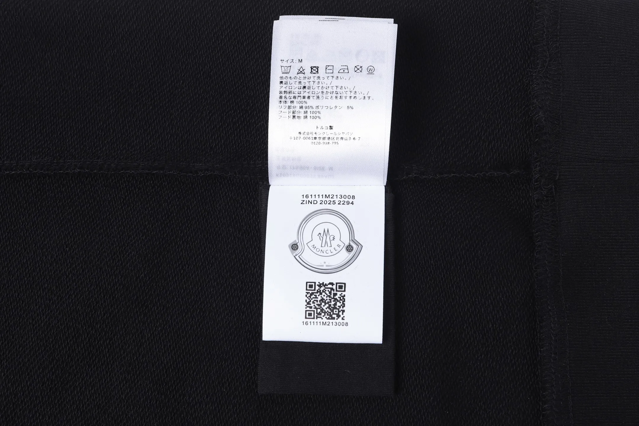 P370 Moncler 25SS solid color hooded sweatshirt with logo embroidery over the mouth. Original purchase and development for 6,646 yuan. The fabric is made of 400 grams of 100% cotton combed cotton fabric, with 420 grams of 2*2 cotton combed cotton ribs. The fabric is enzyme washed, template embroidered, customized logo, customized trademark, loose version, the overall routing is straight and delicate, the fabric is comfortable and soft, and the color is consistent and no color difference. It can be matched with the same style to create a fashionable look, and can be used in various occasions. Customized accessories, complete with three standards, the same style for men and women. Size:S-M-L-XL