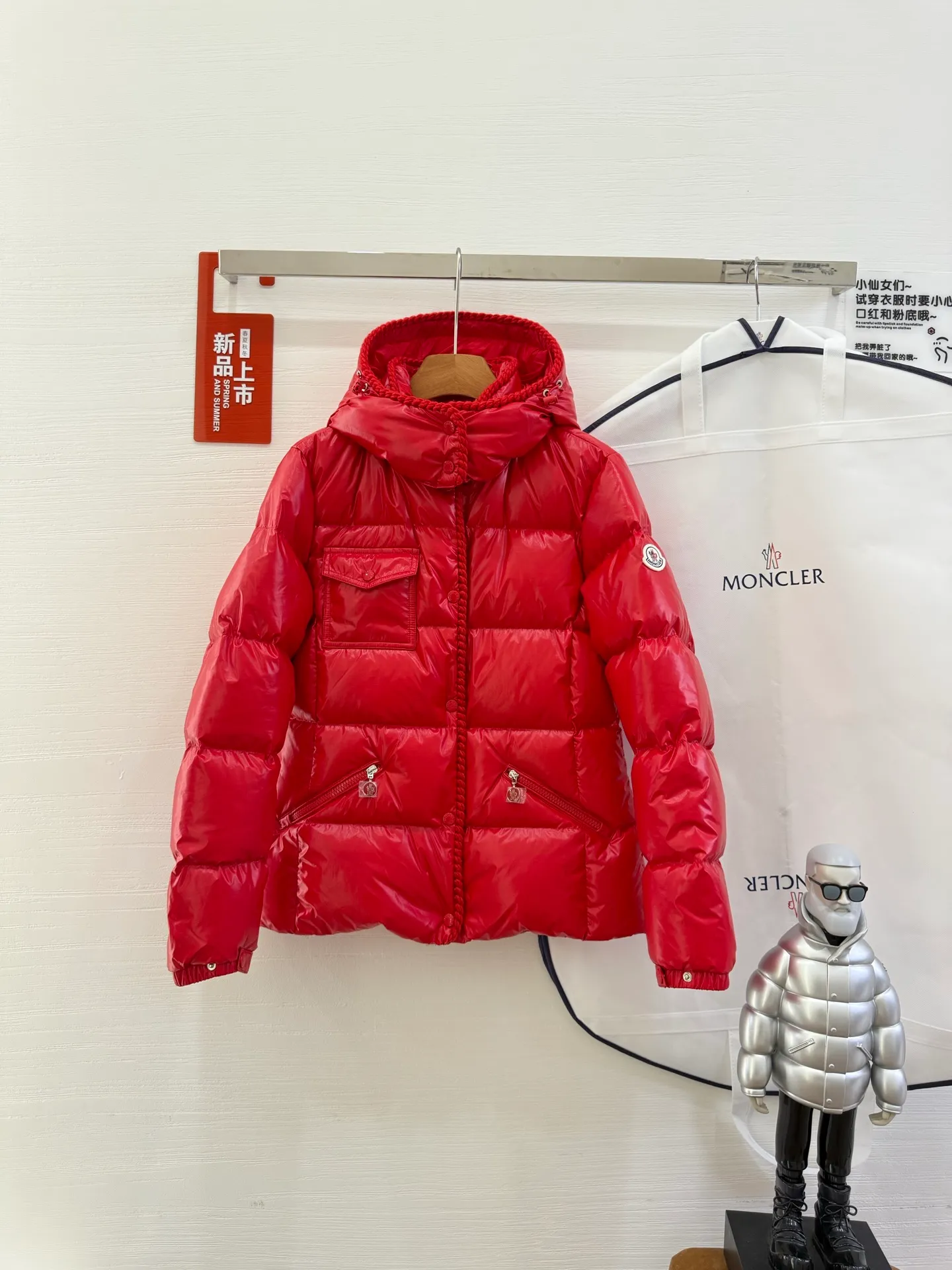 P880 Moncler/Moncler 25 new oil wax leather waisted GLAREIN hooded long-sleeved down jacket for women. Oil wax leather coated new fabric, slim design style, warm and slimming, 90% goose down filling, molded custom hardware. Color: red, white, blue, black Code number: 1-2-3-4
