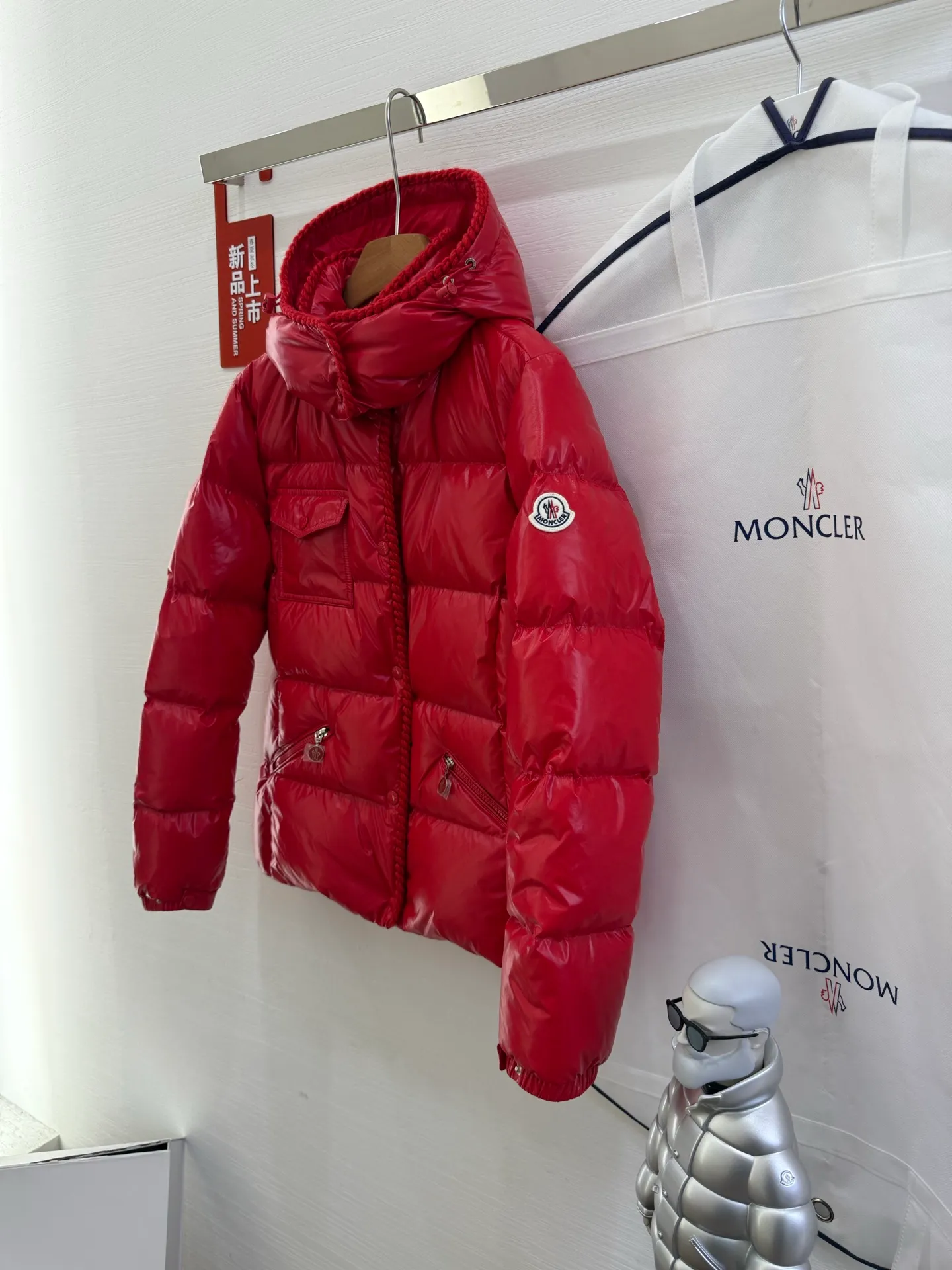P880 Moncler/Moncler 25 new oil wax leather waisted GLAREIN hooded long-sleeved down jacket for women. Oil wax leather coated new fabric, slim design style, warm and slimming, 90% goose down filling, molded custom hardware. Color: red, white, blue, black Code number: 1-2-3-4
