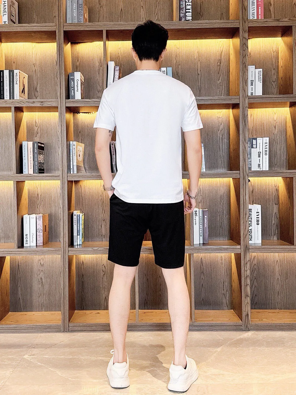 P290 Brand [MONCLER] 2025 new men’s short-sleeved shorts suit! Synchronous sales on the official website! High-end version on the market! It feels delicate and soft! Make you more comfortable to wear! The draped silhouette is awesome! Size: M-5XL (please state your height and weight when placing an order)