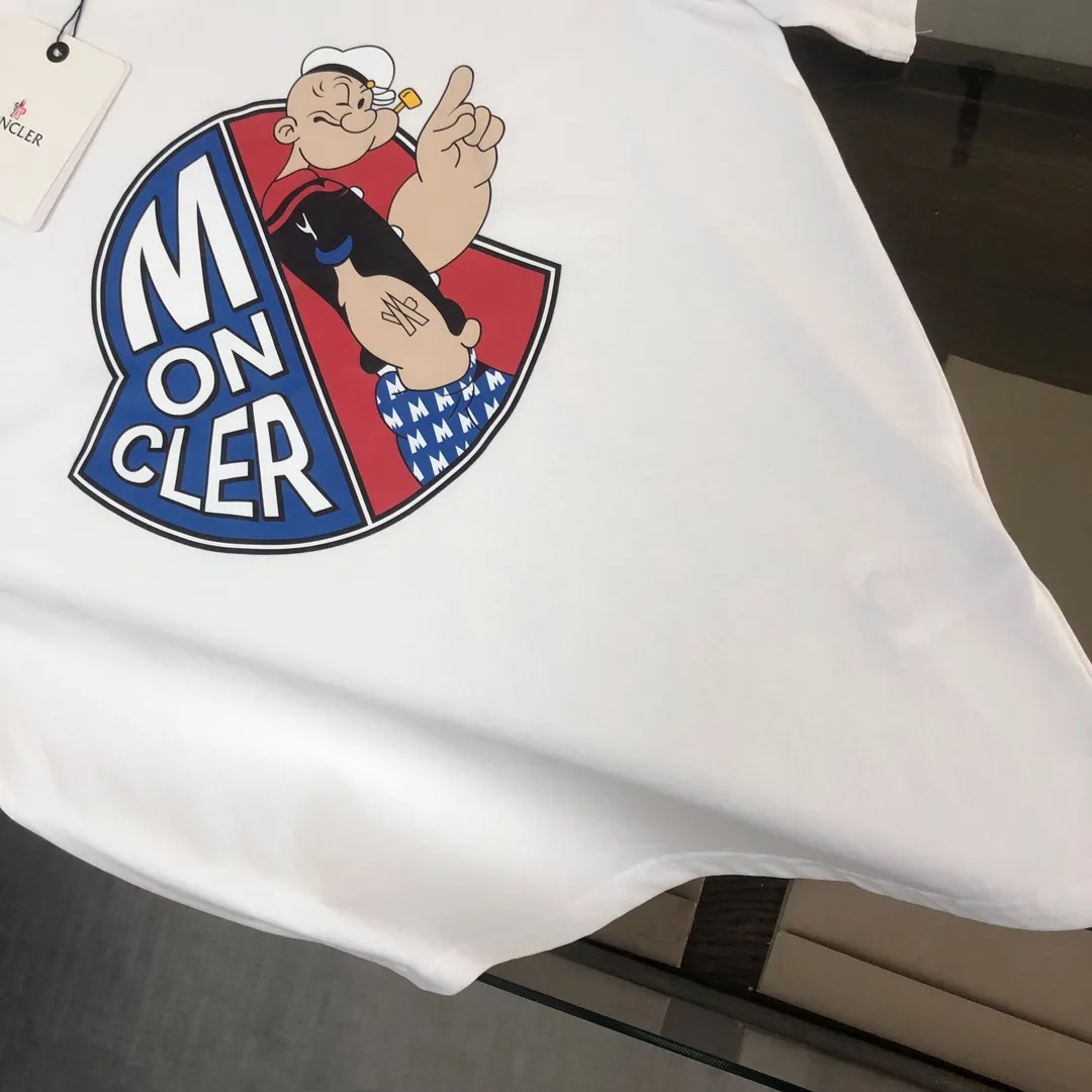 P150 MONCLER 24 The latest short-sleeved T-shirt for couples ~ Top-notch printed logo design ~ The fabric upper body is comfortable and breathable, not stiff, slim cut, made of high-end custom-made pure cotton fabric! The upper body is comfortable and stylish, and it can be worn alone as an inner layer. It is a must-have for fashionistas! ! ! Color: black, white, sapphire blue, gray Size: S M L XL (loose fit! Please state your height and weight when placing an order)