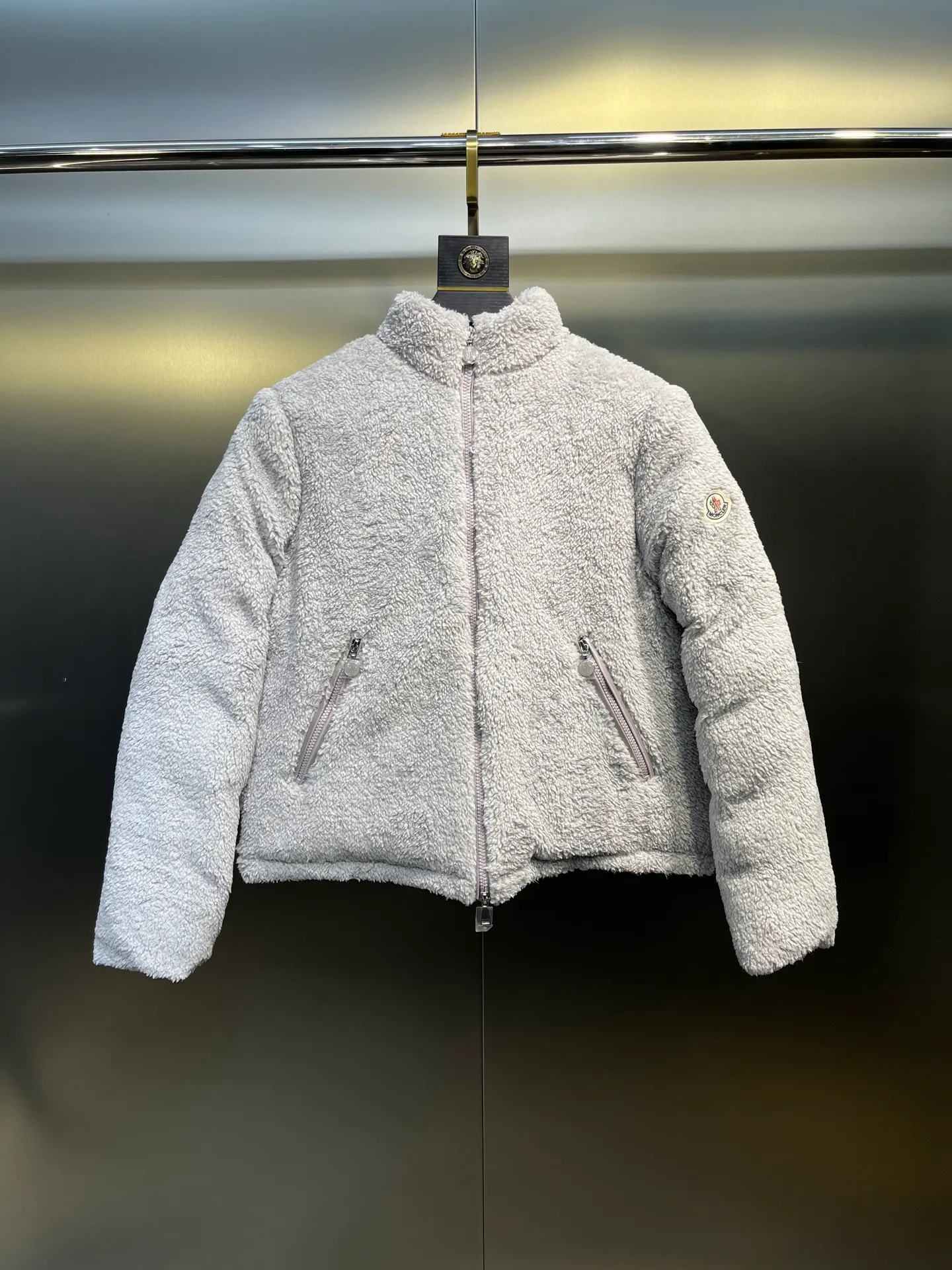 P840 🌟Moncler This model: Polignac en teddy splicing design, filled with goose down ~ Super soft texture, delicate material for skin care ~ 2025 new style gray, off-white size: 0123