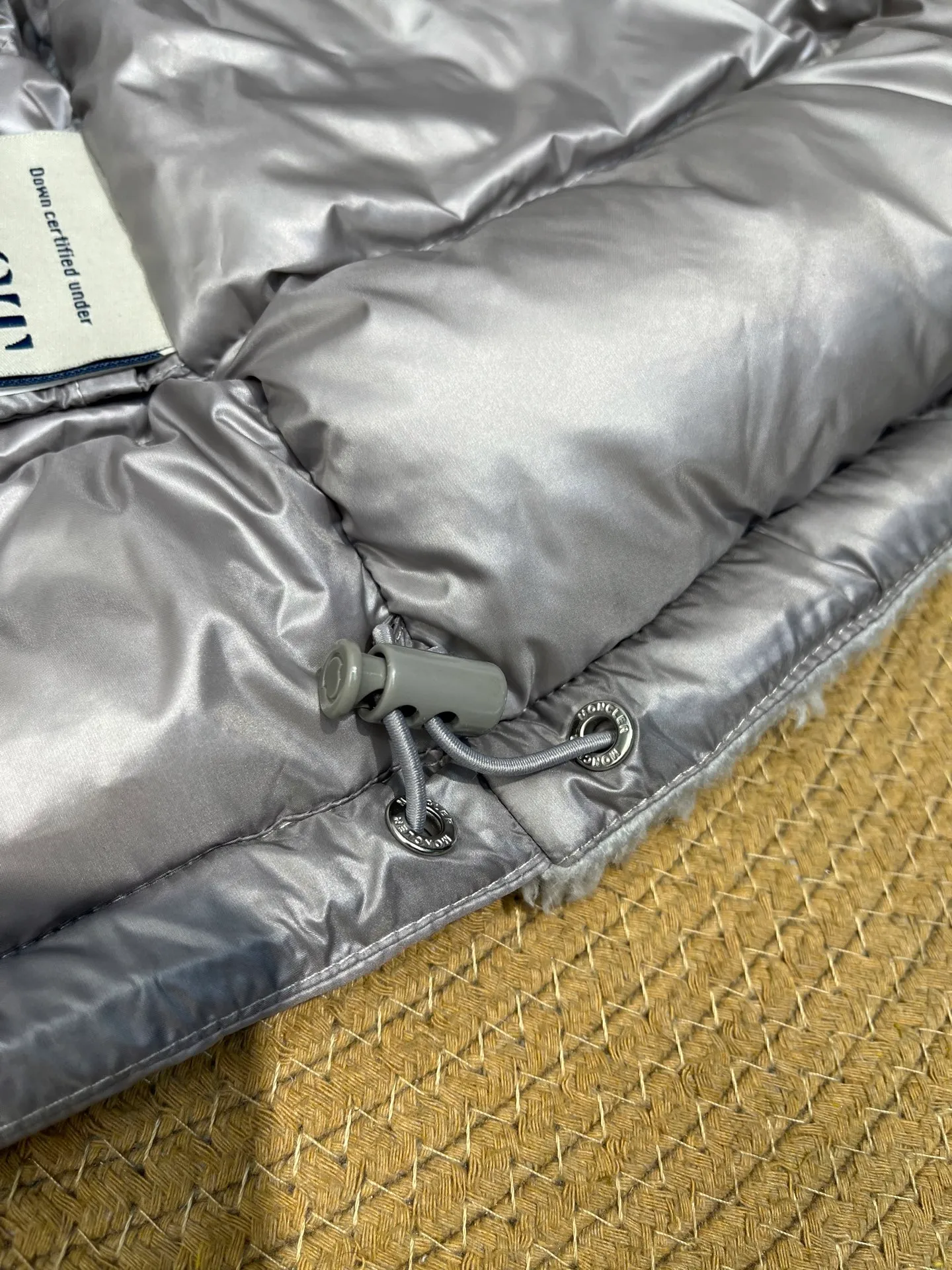 P840 🌟Moncler This model: Polignac en teddy splicing design, filled with goose down ~ Super soft texture, delicate material for skin care ~ 2025 new style gray, off-white size: 0123