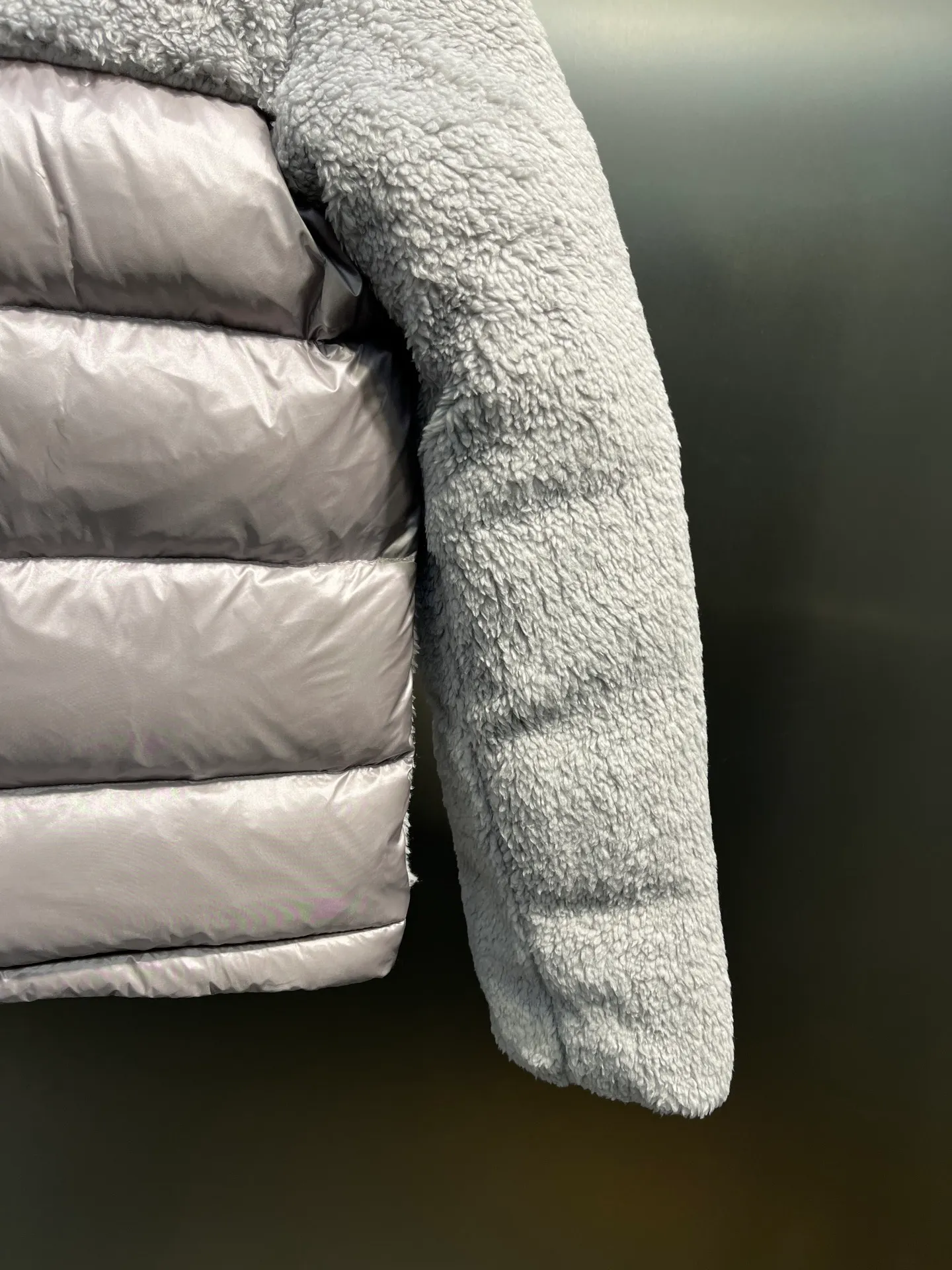 P840 🌟Moncler This model: Polignac en teddy splicing design, filled with goose down ~ Super soft texture, delicate material for skin care ~ 2025 new style gray, off-white size: 0123