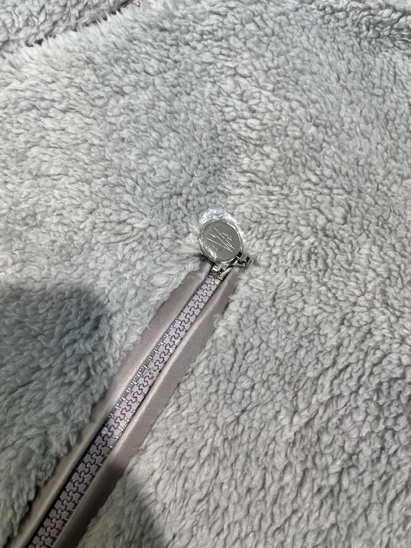 P840 🌟Moncler This model: Polignac en teddy splicing design, filled with goose down ~ Super soft texture, delicate material for skin care ~ 2025 new style gray, off-white size: 0123