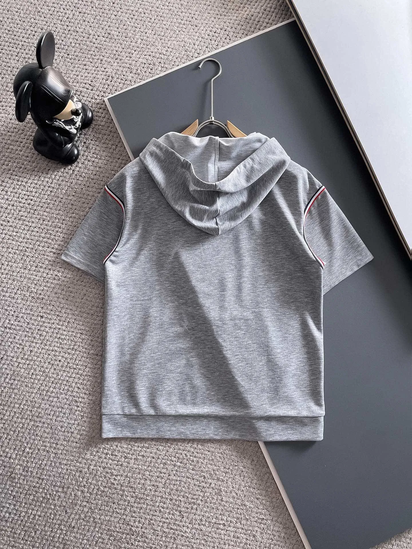 P570 Brand [MONCLER Mouth Covered] 2025 round neck short-sleeved shorts suit. The upper body of pure cotton fabric will not be stuffy. The smooth and comfortable skin-friendly effect is more breathable. The fabric has its own texture. Classic logo technology. A new interpretation from a unique angle. Fashionable and versatile choice! Size: M-3XL (maximum wear: 190 pounds)