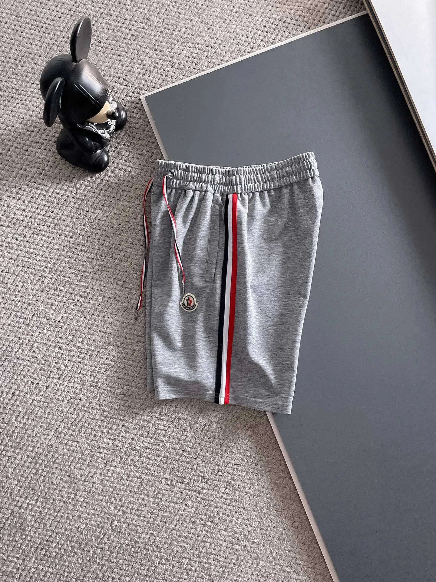 P570 Brand [MONCLER Mouth Covered] 2025 round neck short-sleeved shorts suit. The upper body of pure cotton fabric will not be stuffy. The smooth and comfortable skin-friendly effect is more breathable. The fabric has its own texture. Classic logo technology. A new interpretation from a unique angle. Fashionable and versatile choice! Size: M-3XL (maximum wear: 190 pounds)
