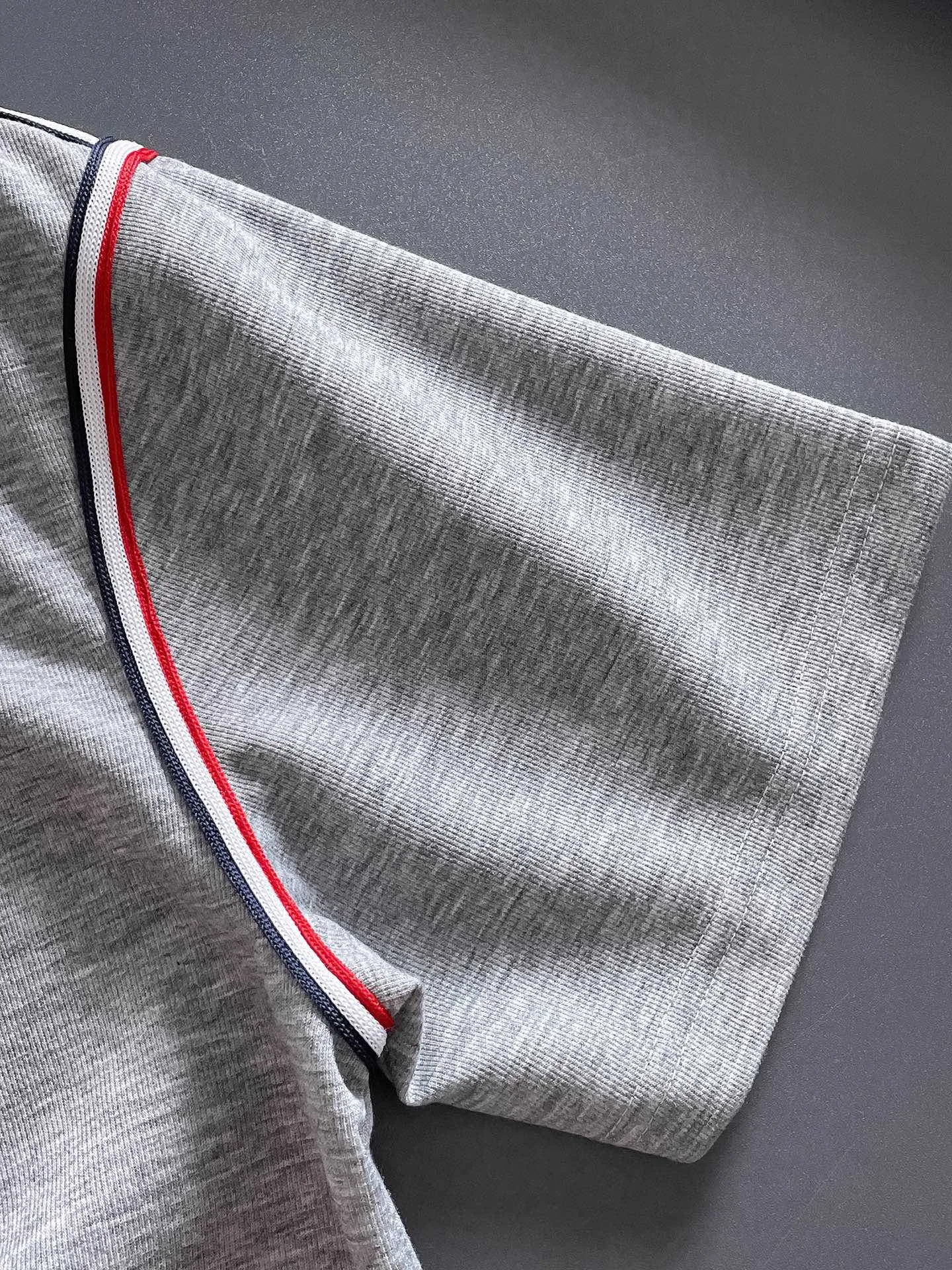 P570 Brand [MONCLER Mouth Covered] 2025 round neck short-sleeved shorts suit. The upper body of pure cotton fabric will not be stuffy. The smooth and comfortable skin-friendly effect is more breathable. The fabric has its own texture. Classic logo technology. A new interpretation from a unique angle. Fashionable and versatile choice! Size: M-3XL (maximum wear: 190 pounds)