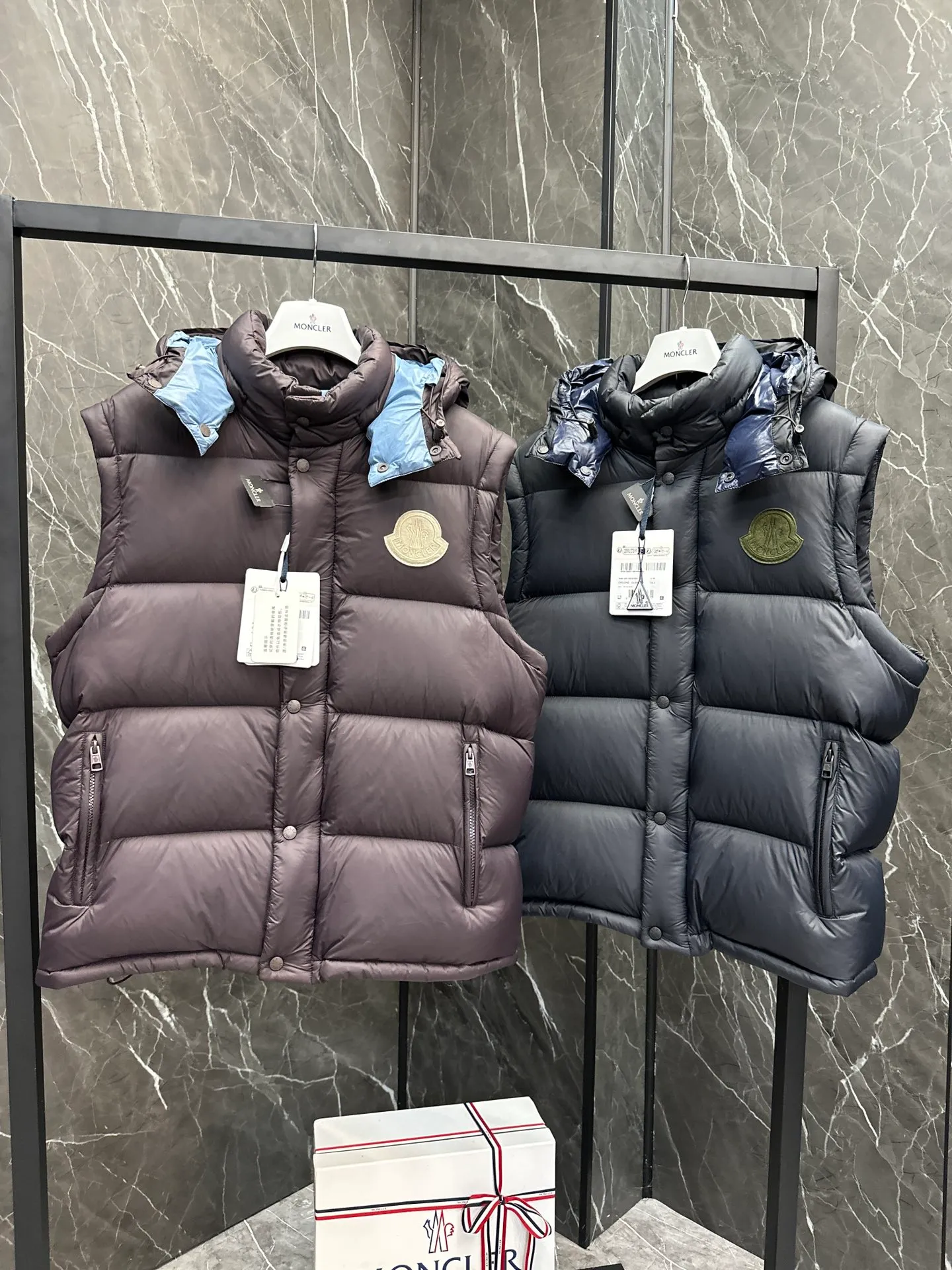 P800 Moncler Cyclone two-in-one down jacket. Black/dark navy/chocolate/baby blue. Available in four colors.