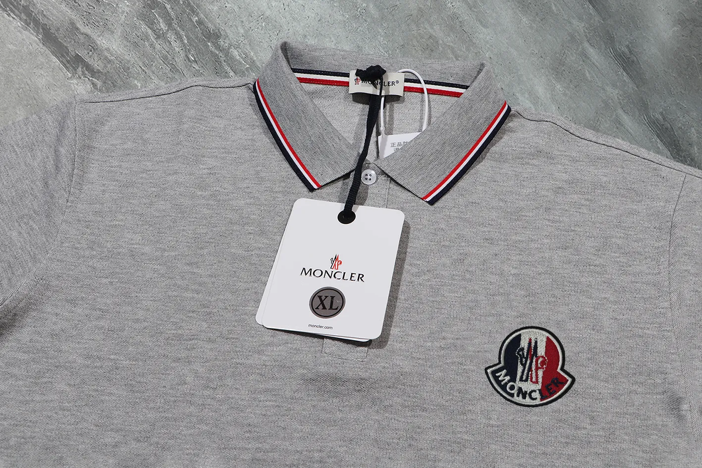 P190 Complete with three standards] MONCLER~ MONCLER 2024 summer new high-quality lapel short-sleeved POLO shirt, counter-customized fabric, high breathability and comfort, impeccable details, brand element design concept, reflecting high quality. It feels delicate and soft! It presents a casual cut and the upper body shape is great! The chest is filled with three-dimensional embroidery of the brand LOGO to highlight quality and luxury. Color: black/white Size: M~3XL