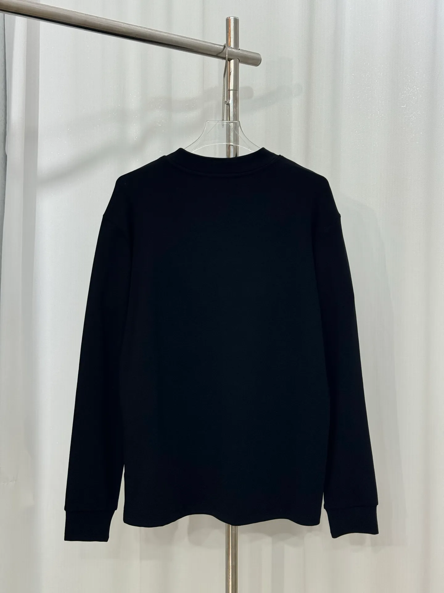 P310 Moncler half-high collar letter embroidered plus velvet long-sleeved bottoming shirt. The fabric is soft. Made of imported high-density double-sided stretch cotton fabric. Same style for men and women. Full details. Original pattern. Size: S-2XL.