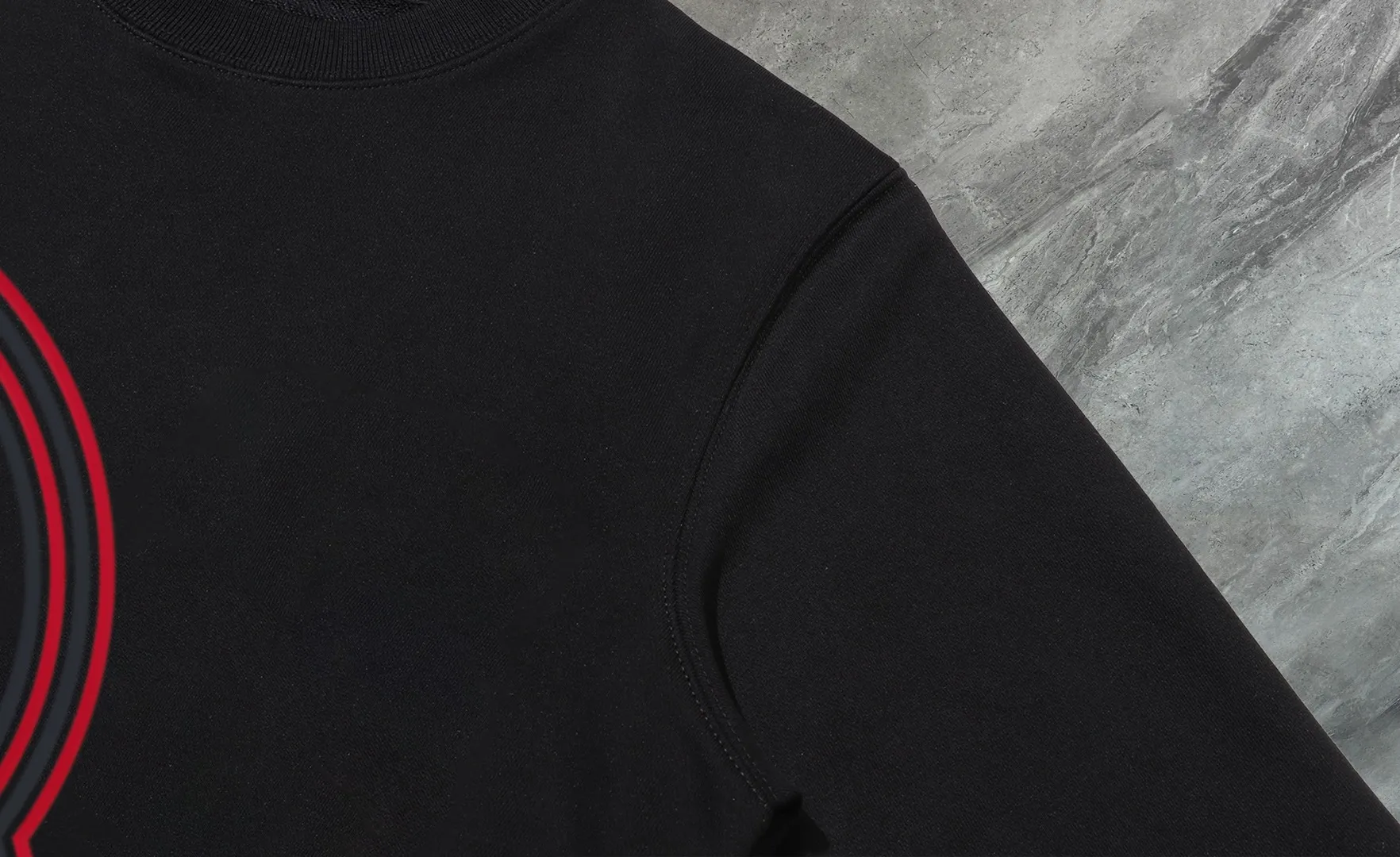 P210 High-version sweatshirt) [Long-term stock] 〖𝐌𝐎𝐍𝐂𝐋𝐄𝐑~Mask〗 Made of 440g heavy-weight fabric. It is different from the market currency. It can be matched with any variety and is properly handsome. 😎The whole dress is made of double waistcoats. The double waistcoats make the whole dress more three-dimensional. Not ordinary factories can do such fine work. 2025 Spring runway version of the T stage, on sale at the counter, round neck terry sweatshirt, high-end double-strand pure cotton, custom-made stretch ribs, dyed in the same vat, complete with three standards, matched with exquisite embroidered LOGO on the chest, simple and advanced, same style for men and women. Color: black, apricot, white, size: S M L XL 2XL