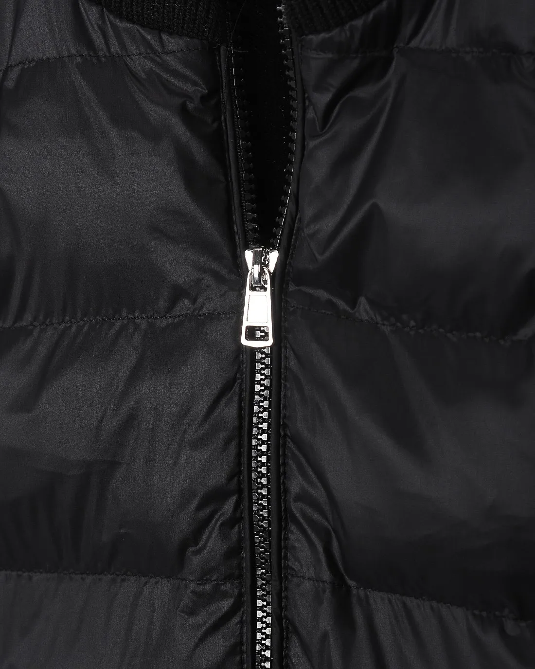 P416 Moncler/muzzle 25Fw classic down spliced ​​stand-up collar sweater cotton woolen sweater jacket 2025FW official website new original fabric official same style selected sweater customization imported wool fabric high-end version, counter custom fabric High breathability and comfort, precision production, impeccable detail processing, ✅customized logo engraved buttons, complete three labels. Brand element design concept reflects high quality. It feels delicate and soft! Presenting a casual cut, the upper body shape is great 🐍 Color; black and gray Size: S-XL