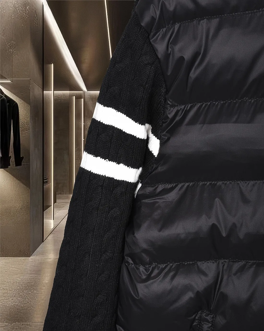 P416 Moncler/muzzle 25Fw classic down spliced ​​stand-up collar sweater cotton woolen sweater jacket 2025FW official website new original fabric official same style selected sweater customization imported wool fabric high-end version, counter custom fabric High breathability and comfort, precision production, impeccable detail processing, ✅customized logo engraved buttons, complete three labels. Brand element design concept reflects high quality. It feels delicate and soft! Presenting a casual cut, the upper body shape is great 🐍 Color; black and gray Size: S-XL