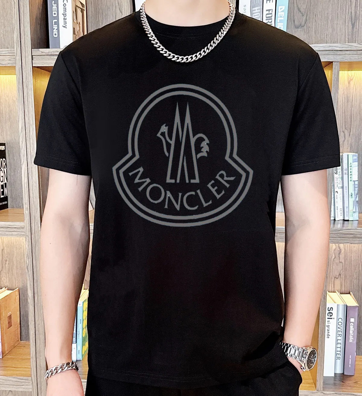 P290 Brand [MONCLER] 2025 new men’s short-sleeved shorts suit! Synchronous sales on the official website! High-end version on the market! It feels delicate and soft! Make you more comfortable to wear! The draped silhouette is awesome! Size: M-5XL (please state your height and weight when placing an order)