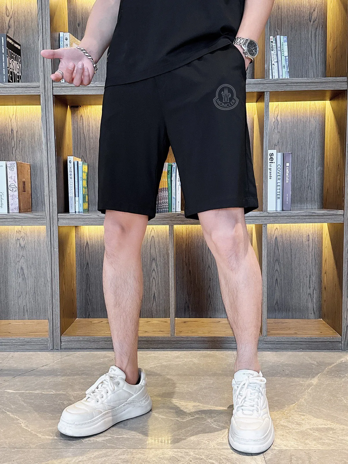 P290 Brand [MONCLER] 2025 new men’s short-sleeved shorts suit! Synchronous sales on the official website! High-end version on the market! It feels delicate and soft! Make you more comfortable to wear! The draped silhouette is awesome! Size: M-5XL (please state your height and weight when placing an order)