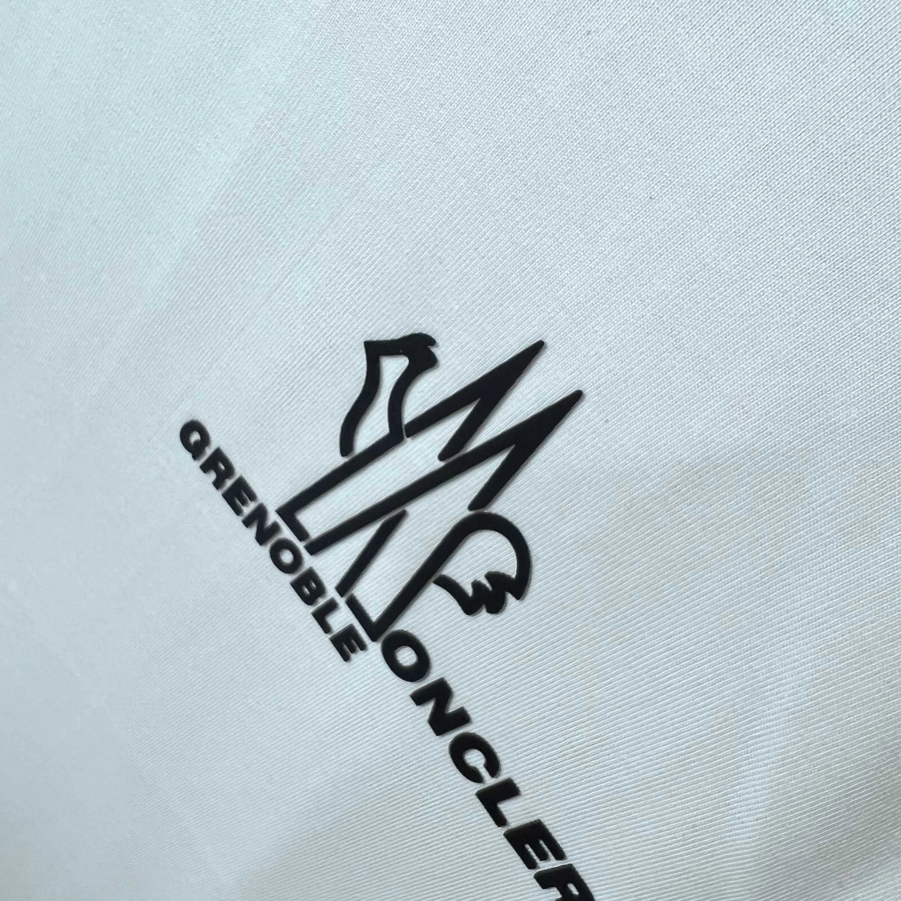 P150 MONCLER/Muzzled 300g pure cotton round neck short-sleeved T-shirt Brand classic Three-dimensional offset letter LOGO embossing process 2025ss official synchronization High version High quality Fashion personality Versatile trend Pure original quality Original fabric Hang tag Collar label Washed wheat Complete three standards Color: Black. White. Size: S M L XL XXL