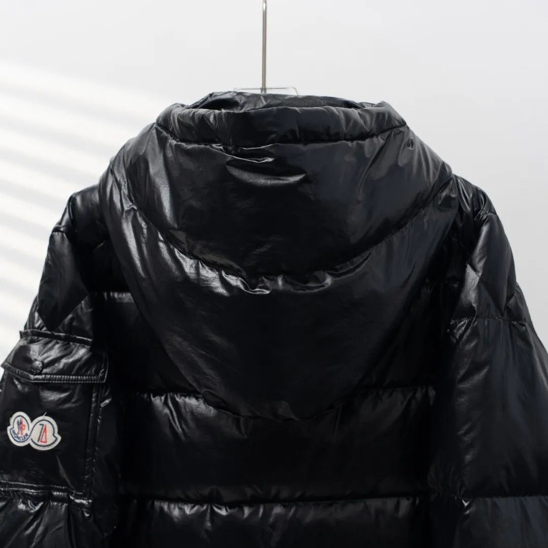 P720 MONCLER丨Mongolian 70th Anniversary Pocket Sleeve Double Label Hooded Down Jacket Color: Black Size: 1-5