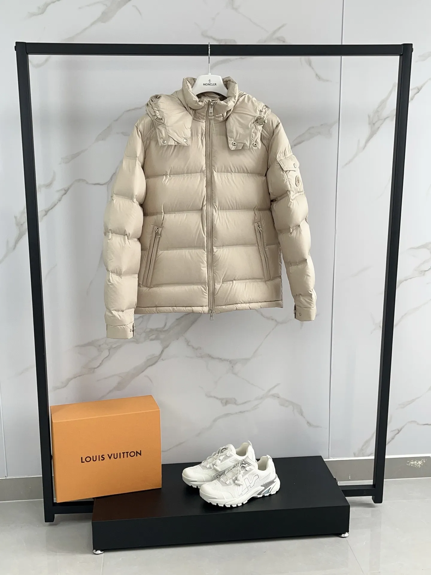 P1040 ❤️🆕𝑴𝒐𝒏𝒄𝒍𝒆𝒓｜Moncler 𝟮𝟬𝟮5 new autumn and winter products｜Matte New Maya Down Jacket Original 1:1 customized hardware accessories are all imported and original customized. Counter comparison is welcome. Absolutely high quality. Made of top 90 white goose down. Super soft. Full and fluffy, super heavy-duty, the fabric is well-crafted and has a perfect fit. Note: the fabric is super comfortable. Exclusive model. Non-market product. Same style for men and women. Color: black, navy blue, off-white. Size: 1-5. Buy now👉