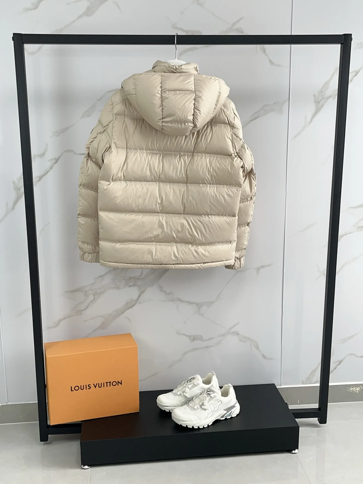 P1040 ❤️🆕𝑴𝒐𝒏𝒄𝒍𝒆𝒓｜Moncler 𝟮𝟬𝟮5 new autumn and winter products｜Matte New Maya Down Jacket Original 1:1 customized hardware accessories are all imported and original customized. Counter comparison is welcome. Absolutely high quality. Made of top 90 white goose down. Super soft. Full and fluffy, super heavy-duty, the fabric is well-crafted and has a perfect fit. Note: the fabric is super comfortable. Exclusive model. Non-market product. Same style for men and women. Color: black, navy blue, off-white. Size: 1-5. Buy now👉