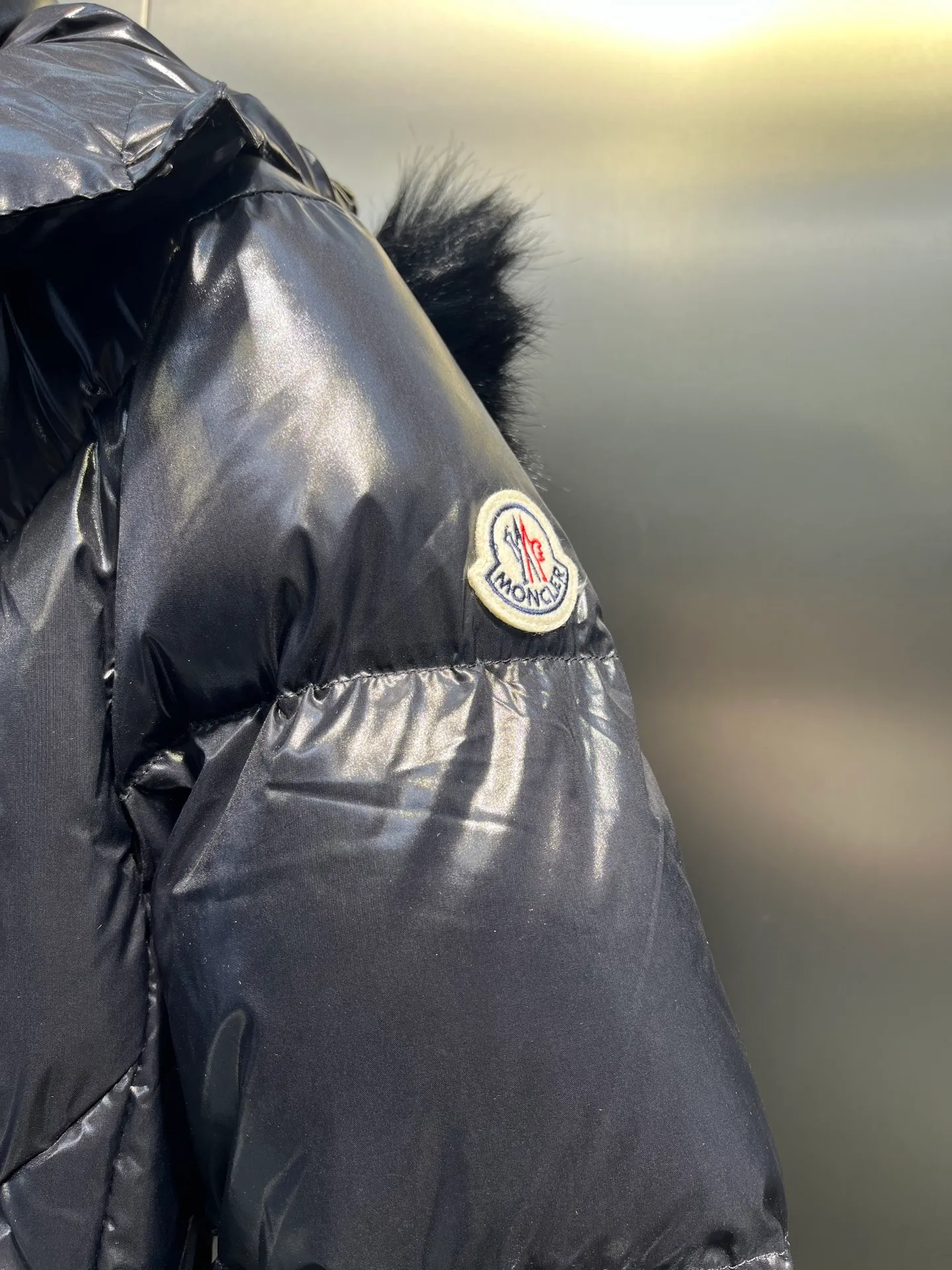 P920 Moncler Celac🌟Short Down Jacket Super large tops, super effective large V-shaped design style, suitable for everyone's dressing style, elastic waistband makes it slimmer, 90% duck down filling, complete with three standards. Color: Black White Size: 1234