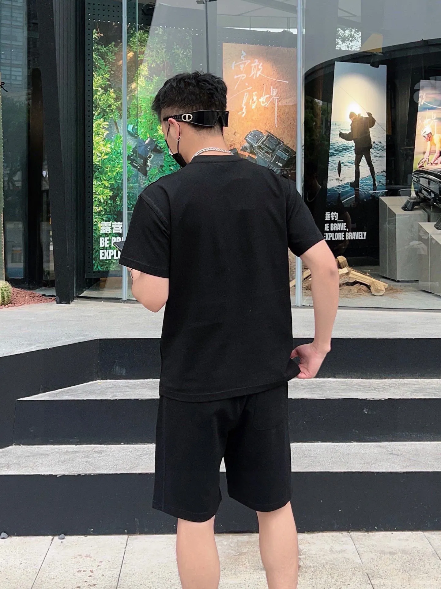 P290 💰 Brand [MONCLER] 2025 new men’s short-sleeved shorts suit! Synchronous sales on the official website! High-end version on the market! It feels delicate and soft! Make you more comfortable to wear! The draped silhouette is awesome! Size: M-5XL (please state your height and weight when placing an order)