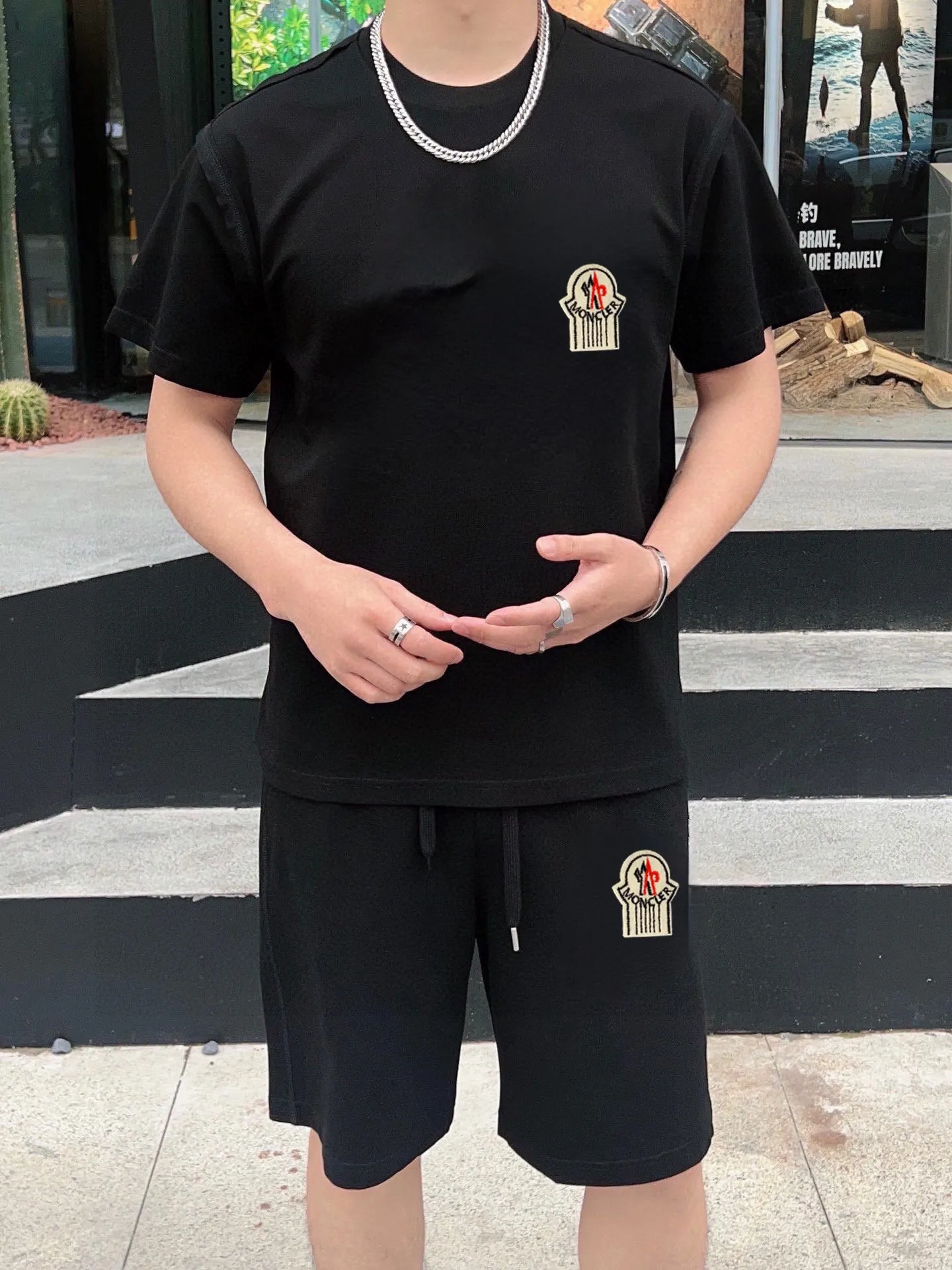 P290 💰 Brand [MONCLER] 2025 new men’s short-sleeved shorts suit! Synchronous sales on the official website! High-end version on the market! It feels delicate and soft! Make you more comfortable to wear! The draped silhouette is awesome! Size: M-5XL (please state your height and weight when placing an order)