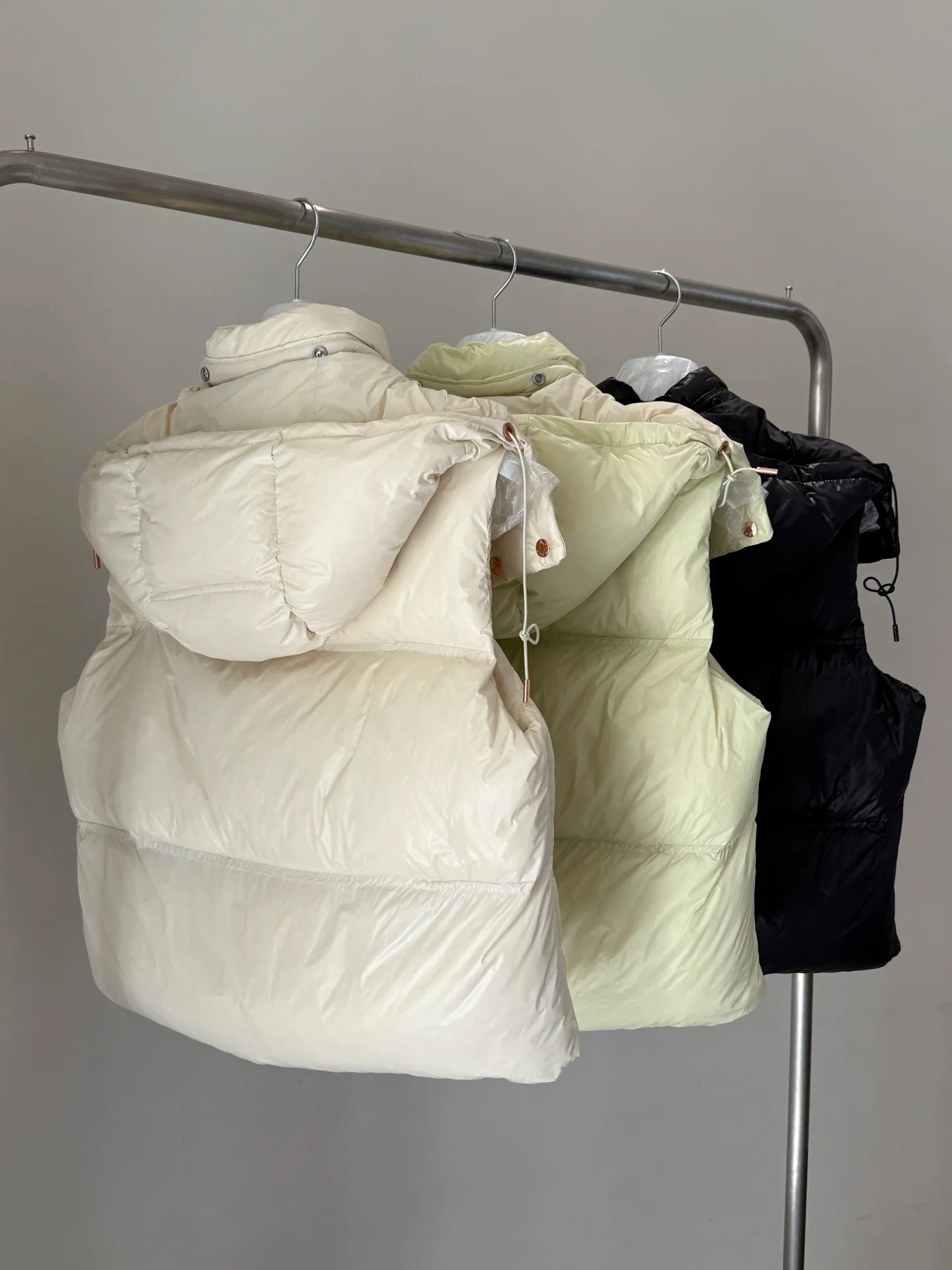 P660 Moncler. 25 double breasted women's vest black beige apple green size 1234